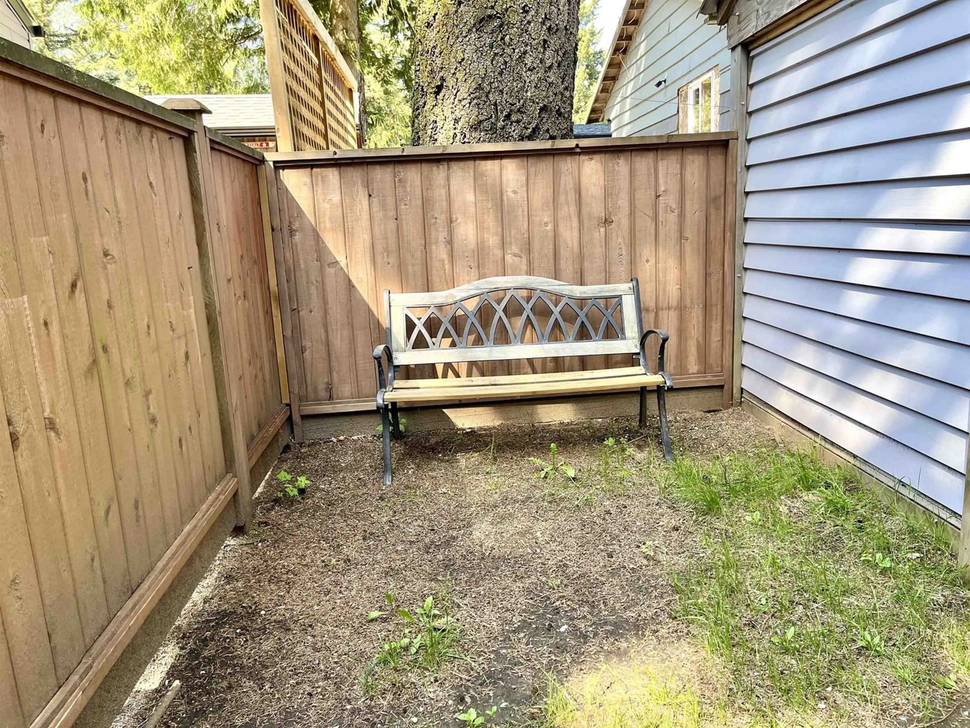 Patio, street for 20 - 63071 FLOOD HOPE ROAD, Hope British Columbia V0X1L2