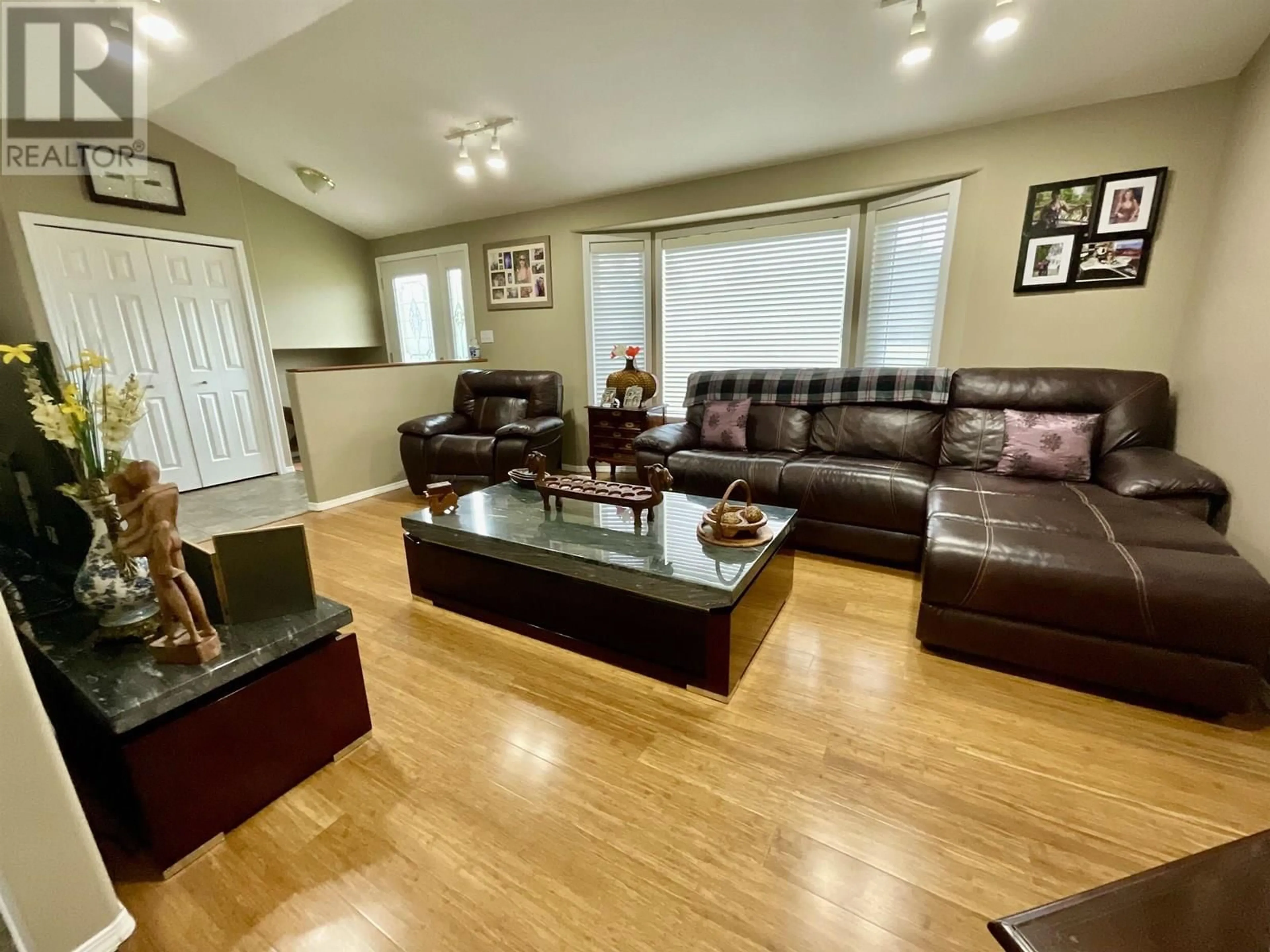 Living room with furniture, wood/laminate floor for 2802 OTTER ROAD, Quesnel British Columbia V2J6L4