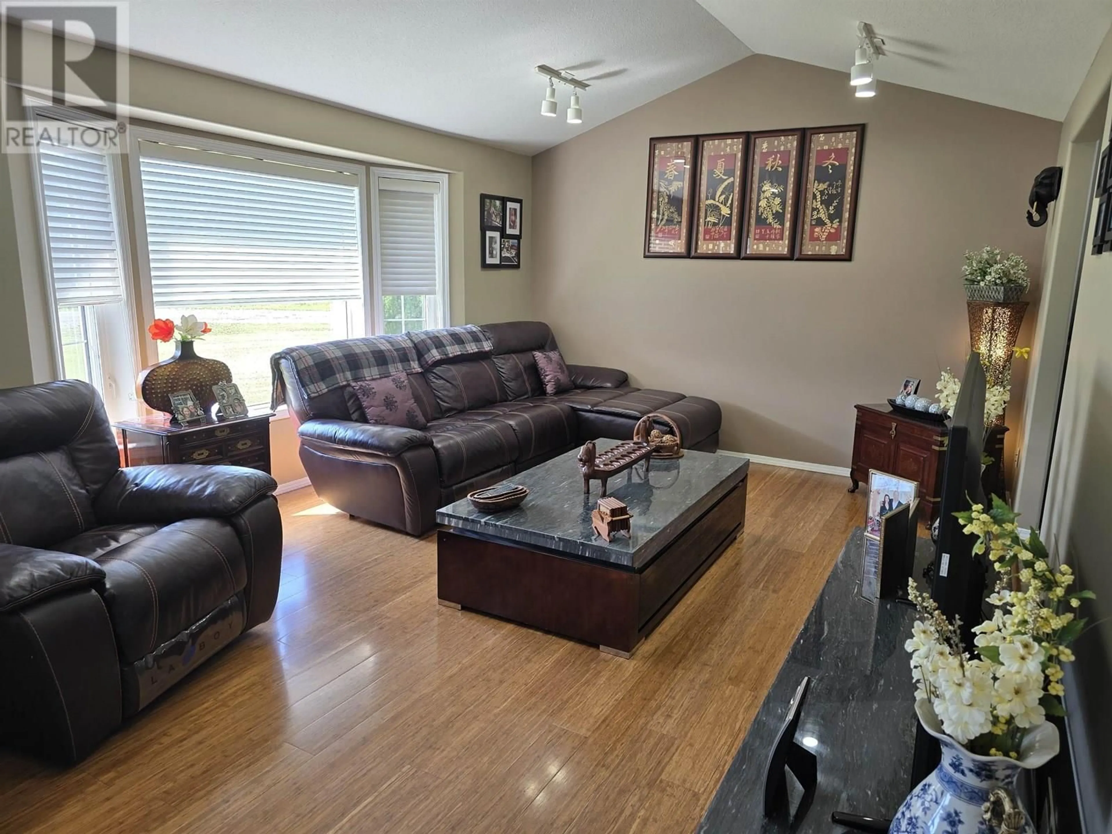 Living room with furniture, wood/laminate floor for 2802 OTTER ROAD, Quesnel British Columbia V2J6L4