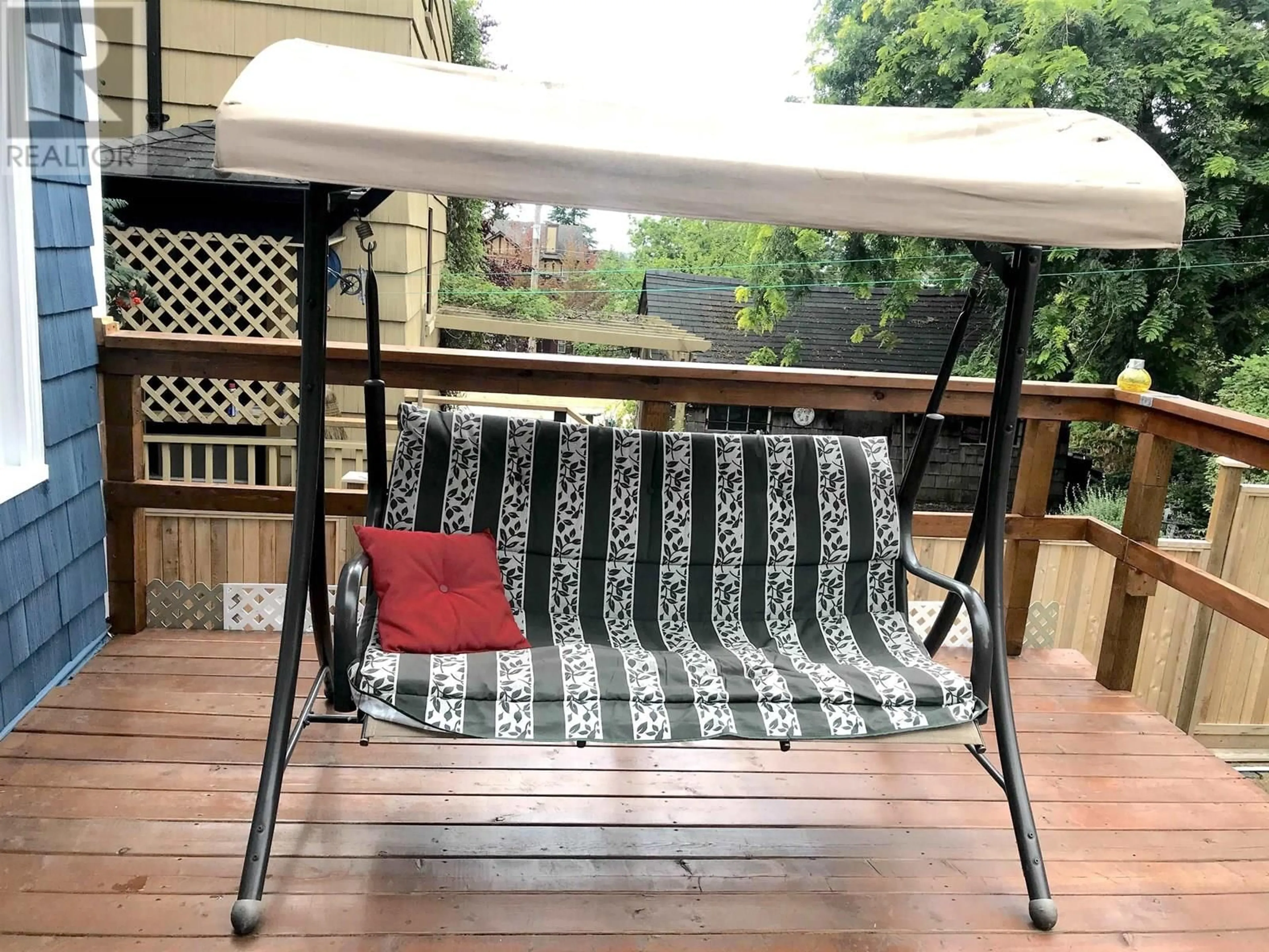 Patio, street for 1111 FIFTH AVENUE, New Westminster British Columbia V3M1Y7