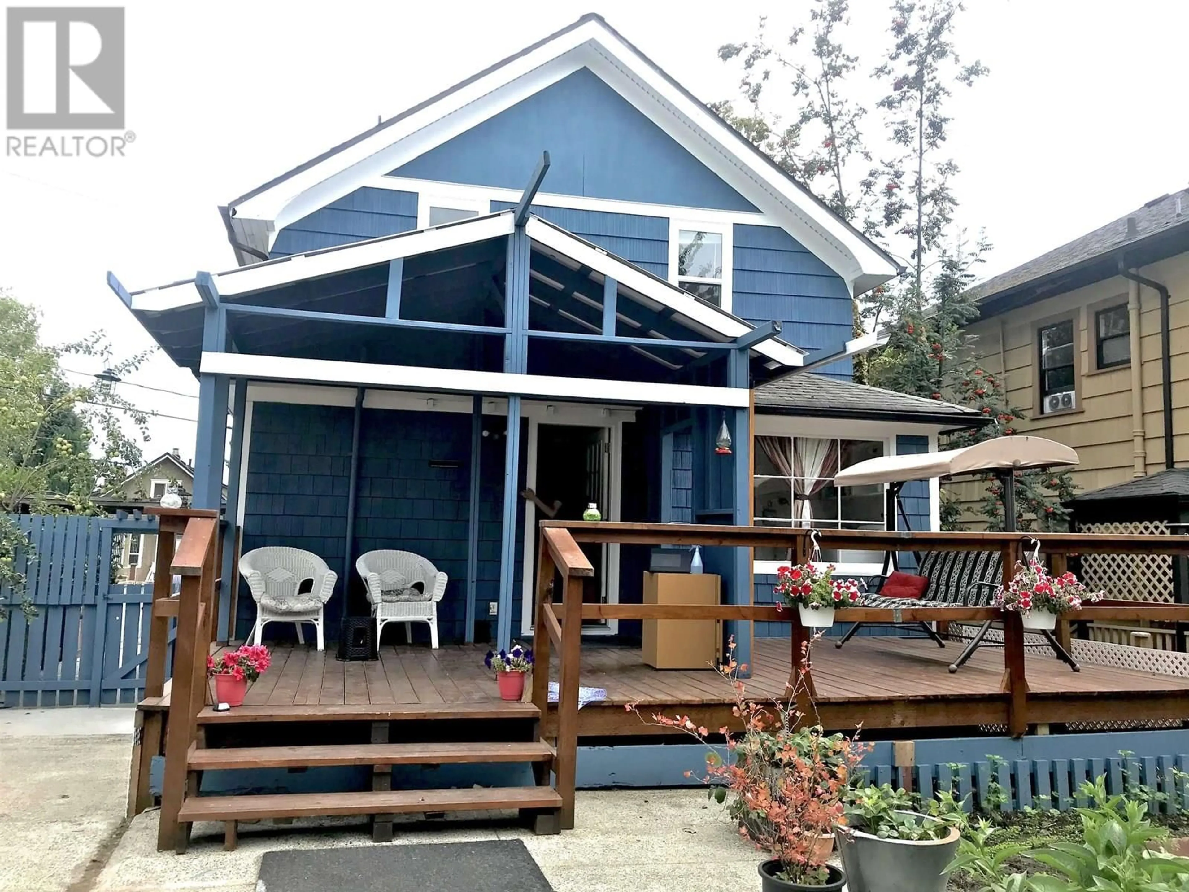Patio, street for 1111 FIFTH AVENUE, New Westminster British Columbia V3M1Y7