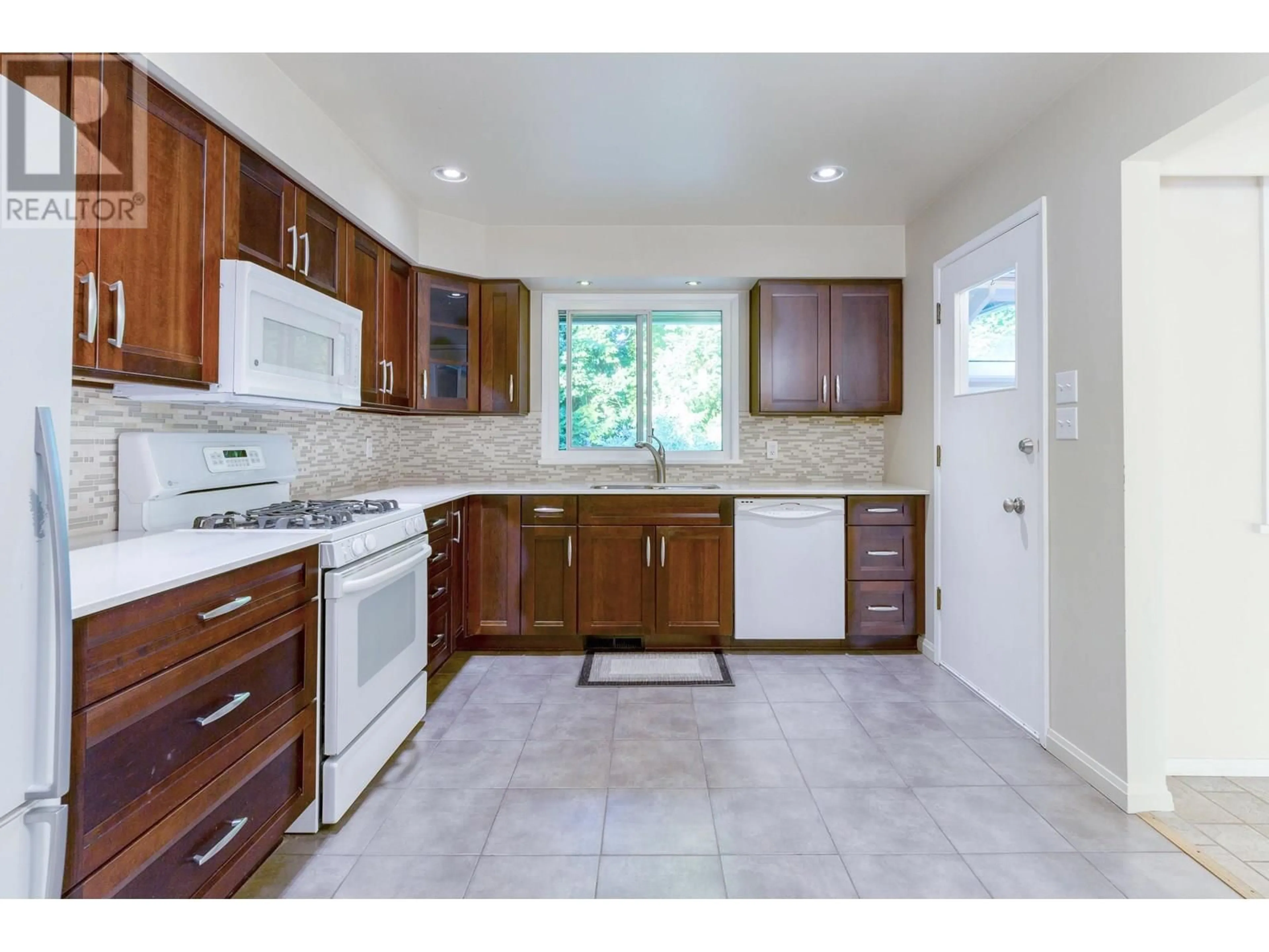 Standard kitchen, ceramic/tile floor for 11542 WOOD STREET, Maple Ridge British Columbia V2X4Z9