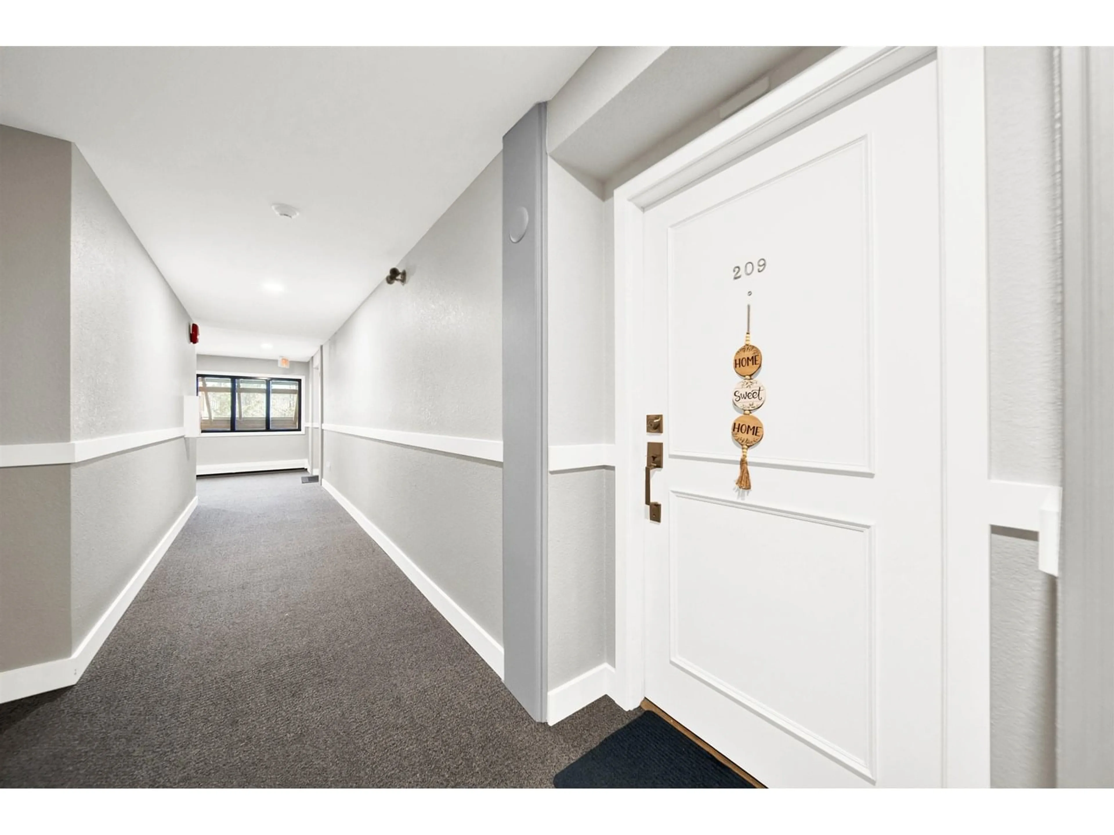 Indoor foyer for 209 - 1830 SOUTHMERE EAST, Surrey British Columbia V4A9C2