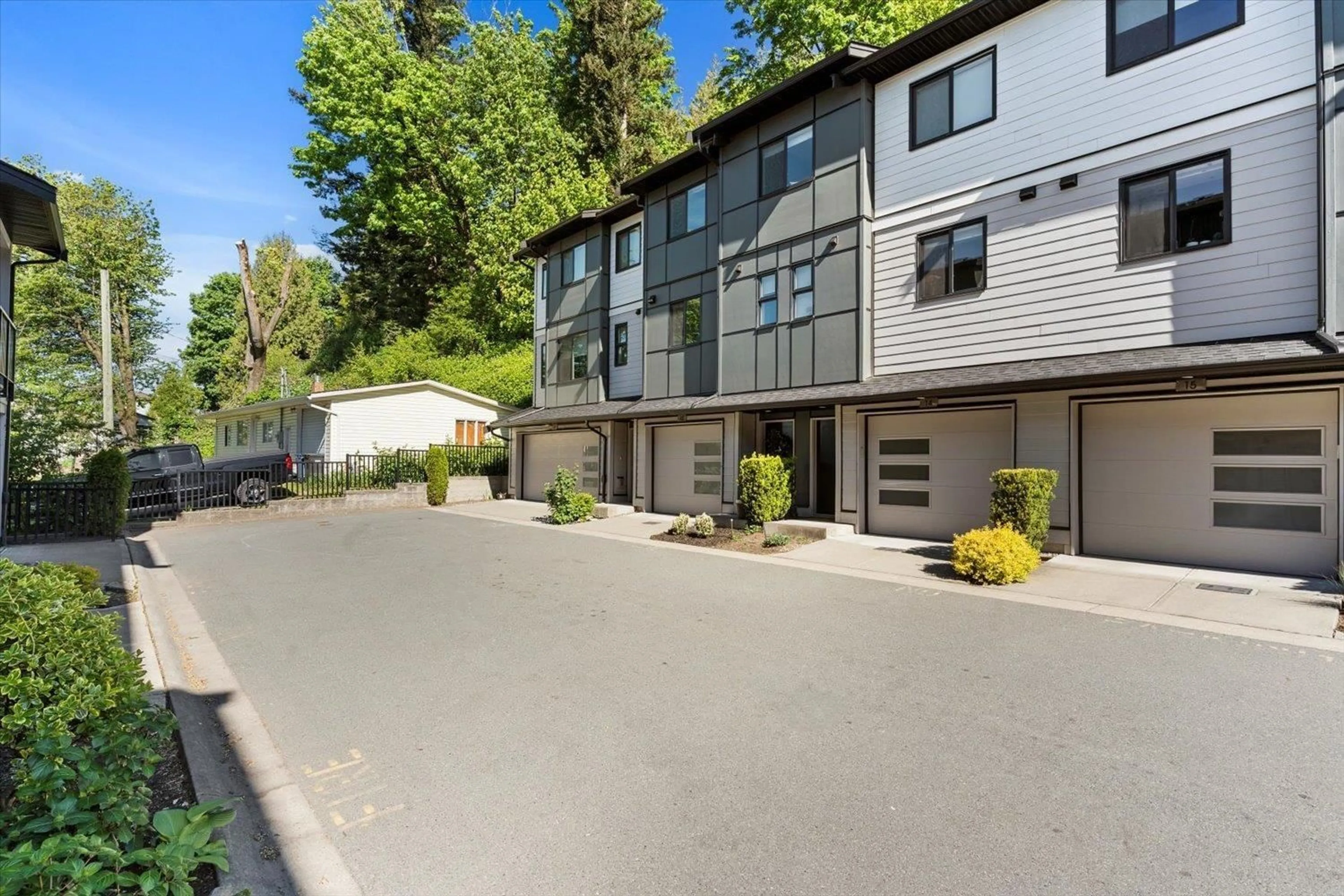 A pic from outside/outdoor area/front of a property/back of a property/a pic from drone, street for 13 - 34825 DELAIR, Abbotsford British Columbia V2S0J7