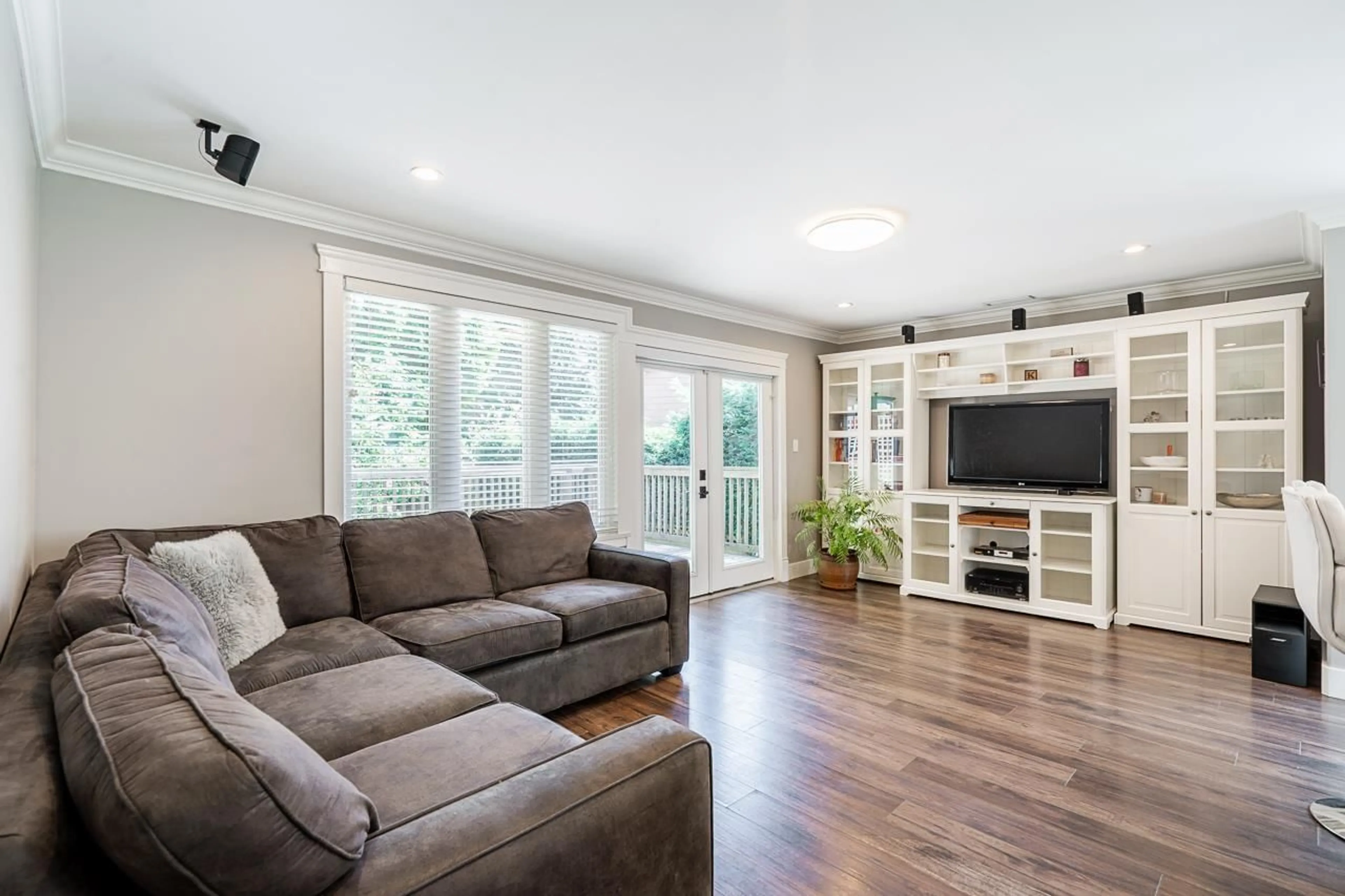 Living room with furniture, wood/laminate floor for 10244 MAIN, Delta British Columbia V4C7H3