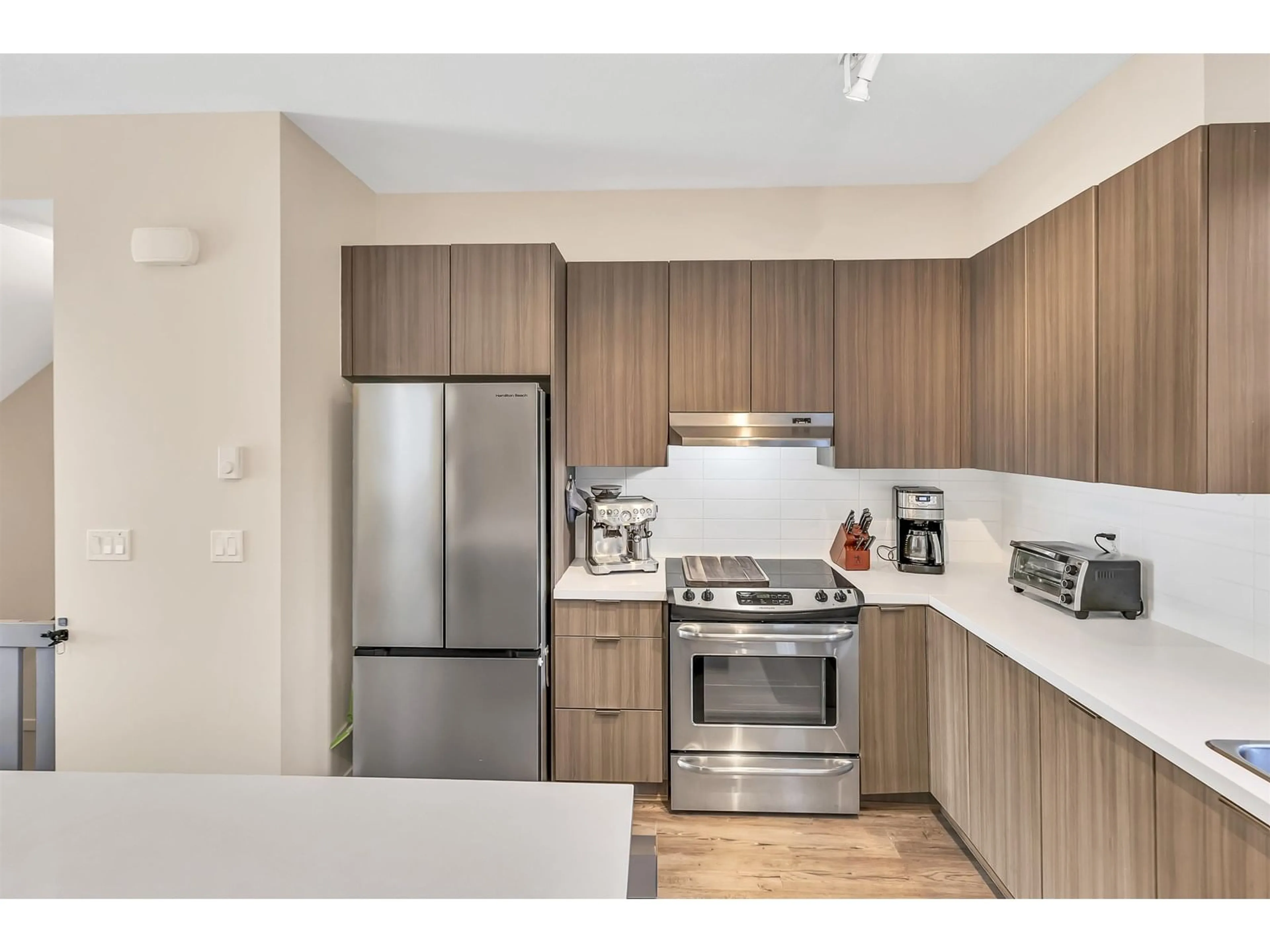 Standard kitchen, wood/laminate floor for 46 - 30989 WESTRIDGE, Abbotsford British Columbia V2T0E7