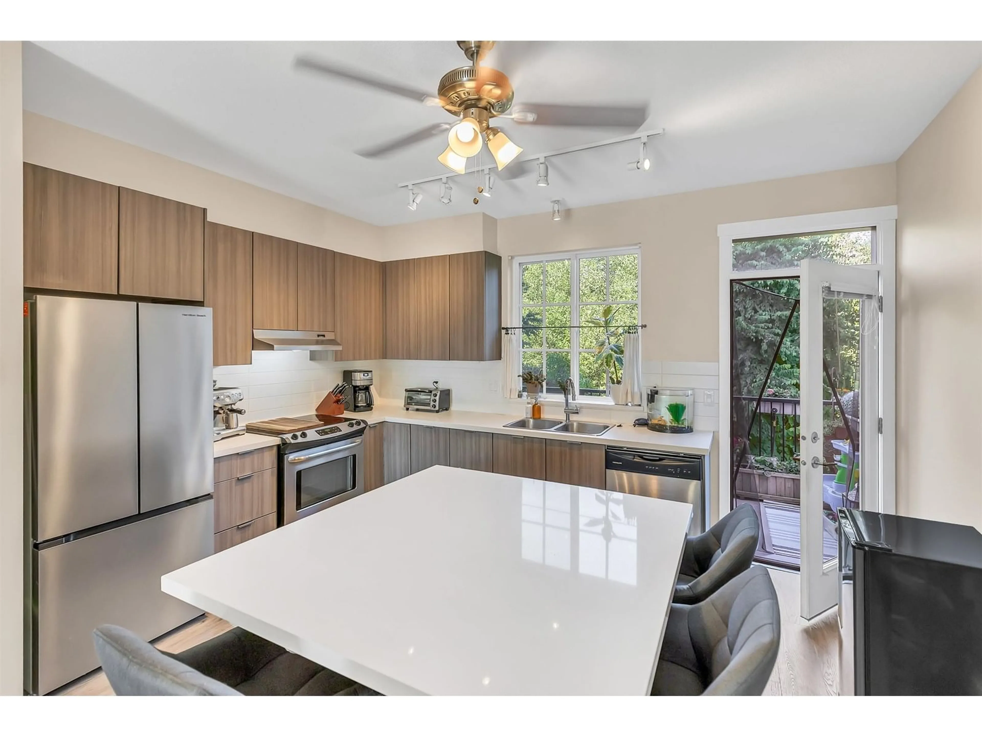 Open concept kitchen, ceramic/tile floor for 46 - 30989 WESTRIDGE, Abbotsford British Columbia V2T0E7