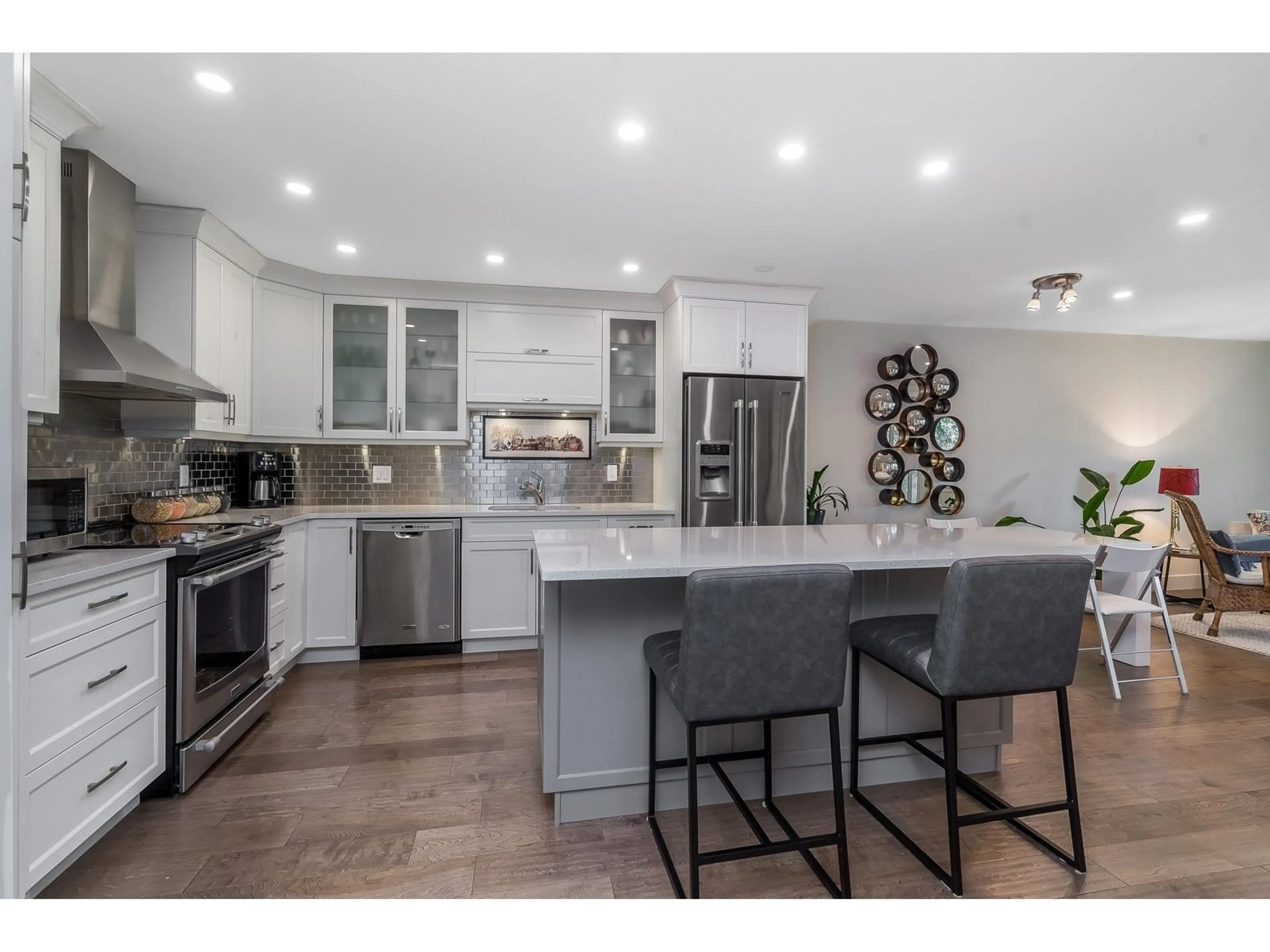 Open concept kitchen, unknown for 614 - 1350 VIDAL, White Rock British Columbia V4B5G6