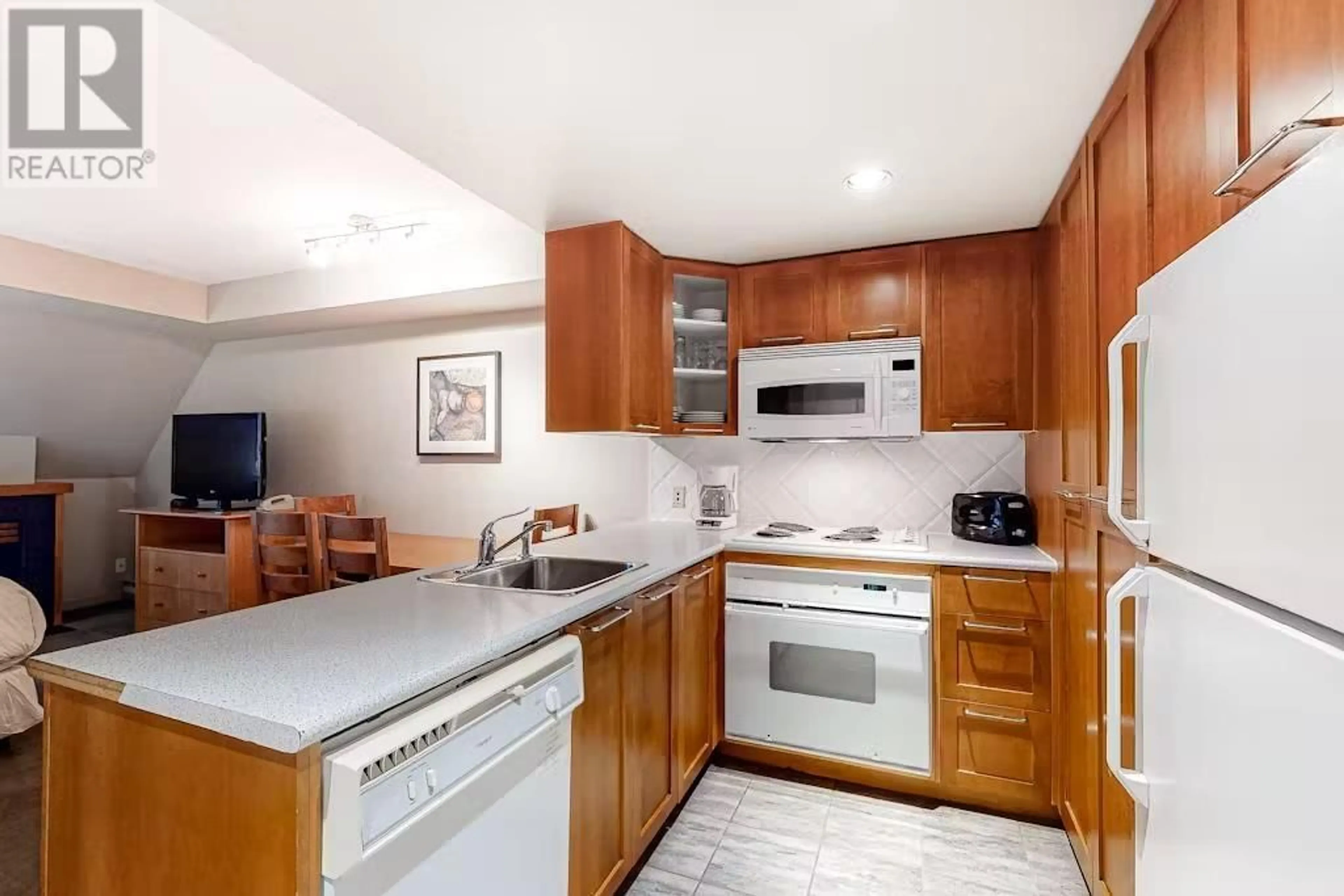 Standard kitchen, unknown for 516 - 4295 BLACKCOMB WAY, Whistler British Columbia V8E0X2
