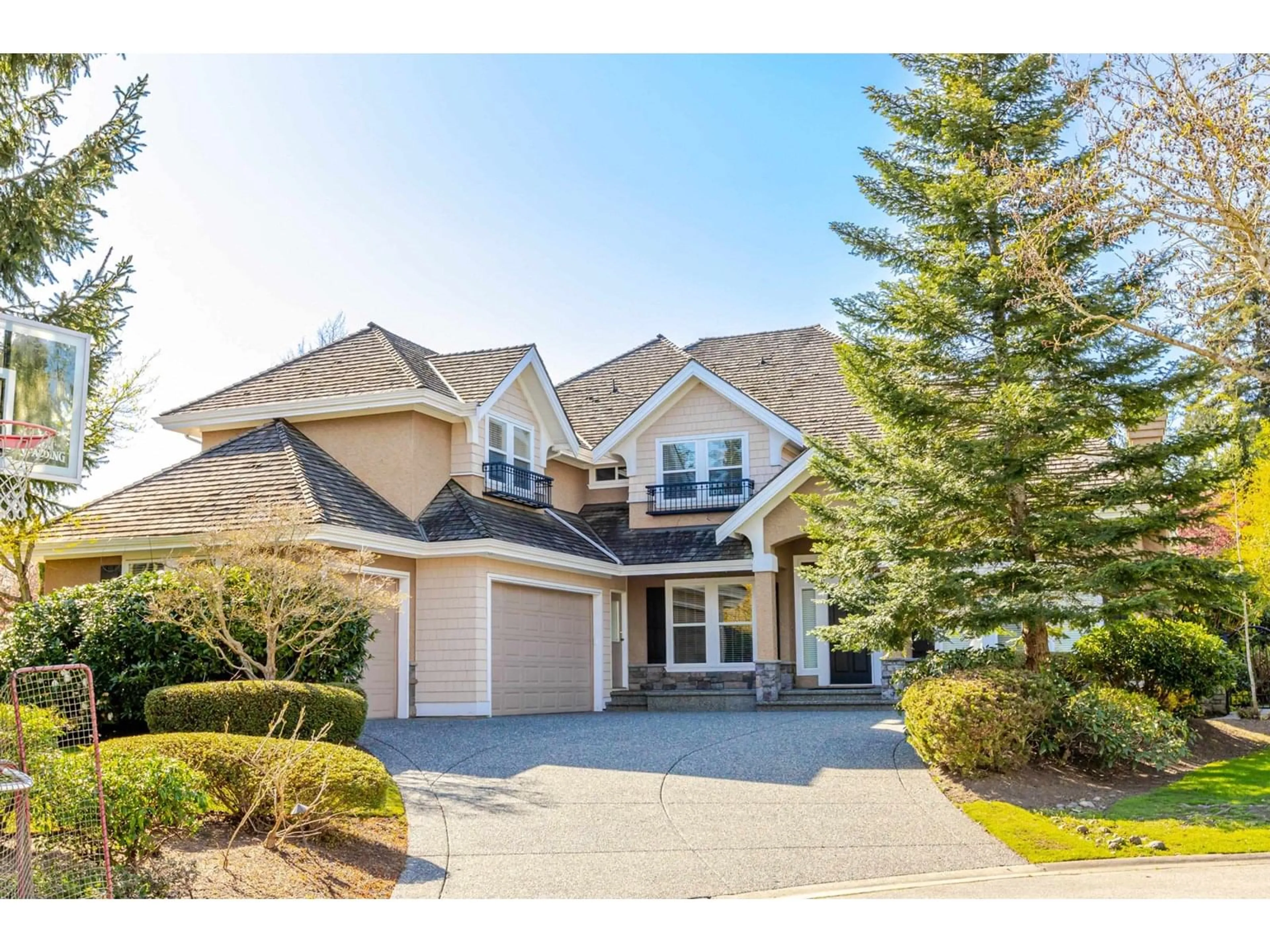 Home with vinyl exterior material, street for 2125 138A, Surrey British Columbia V4A9X4