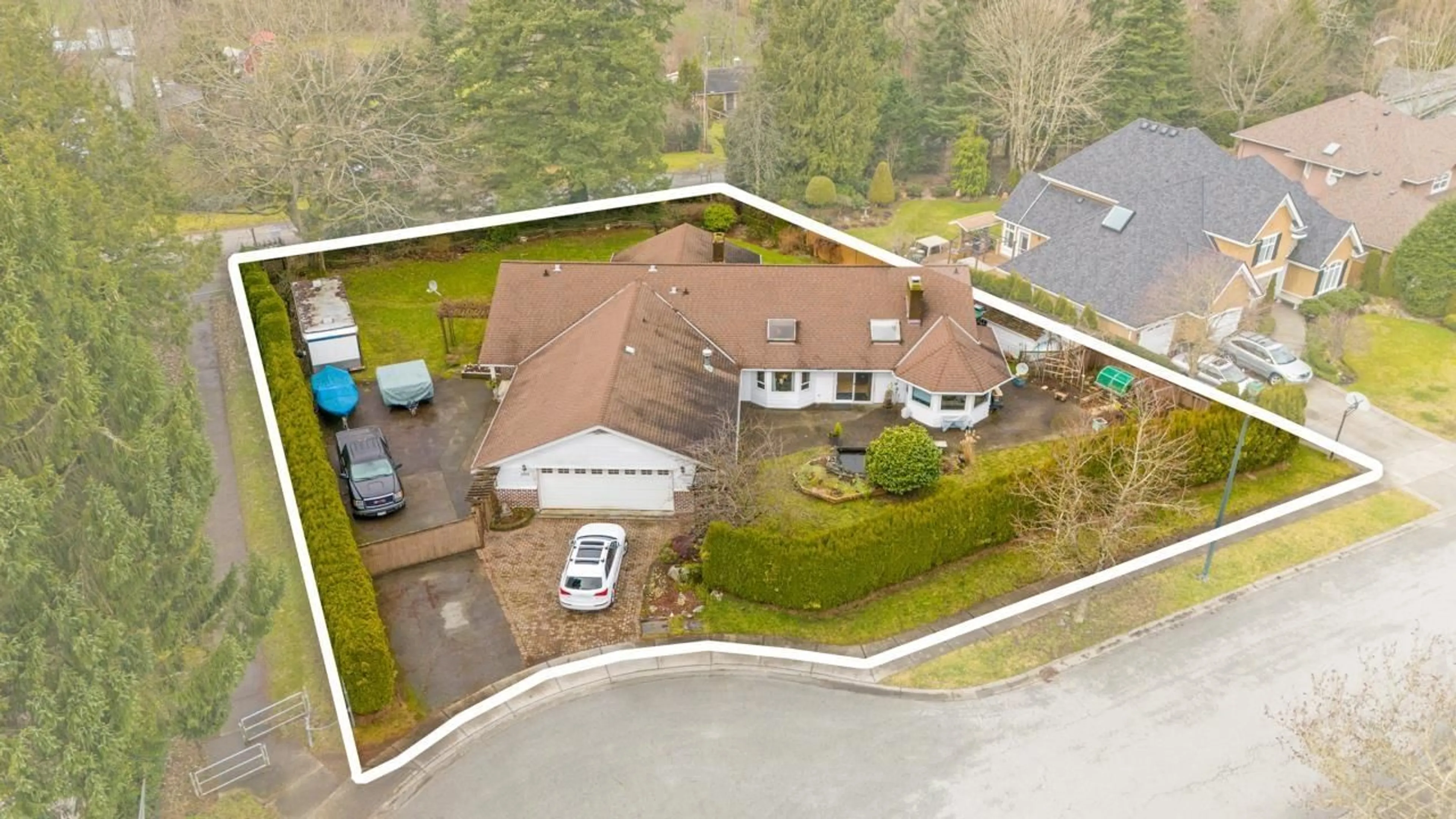 A pic from outside/outdoor area/front of a property/back of a property/a pic from drone, street for 3010 SEMIAHMOO, Surrey British Columbia V4P1H3