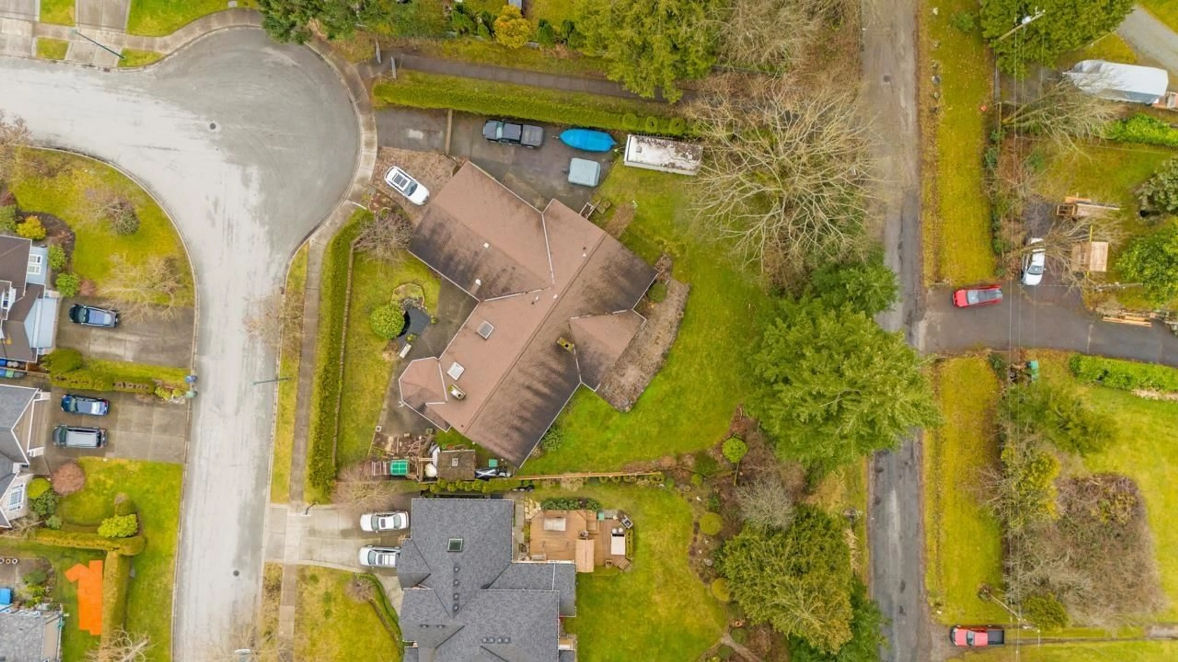 A pic from outside/outdoor area/front of a property/back of a property/a pic from drone, street for 3010 SEMIAHMOO, Surrey British Columbia V4P1H3