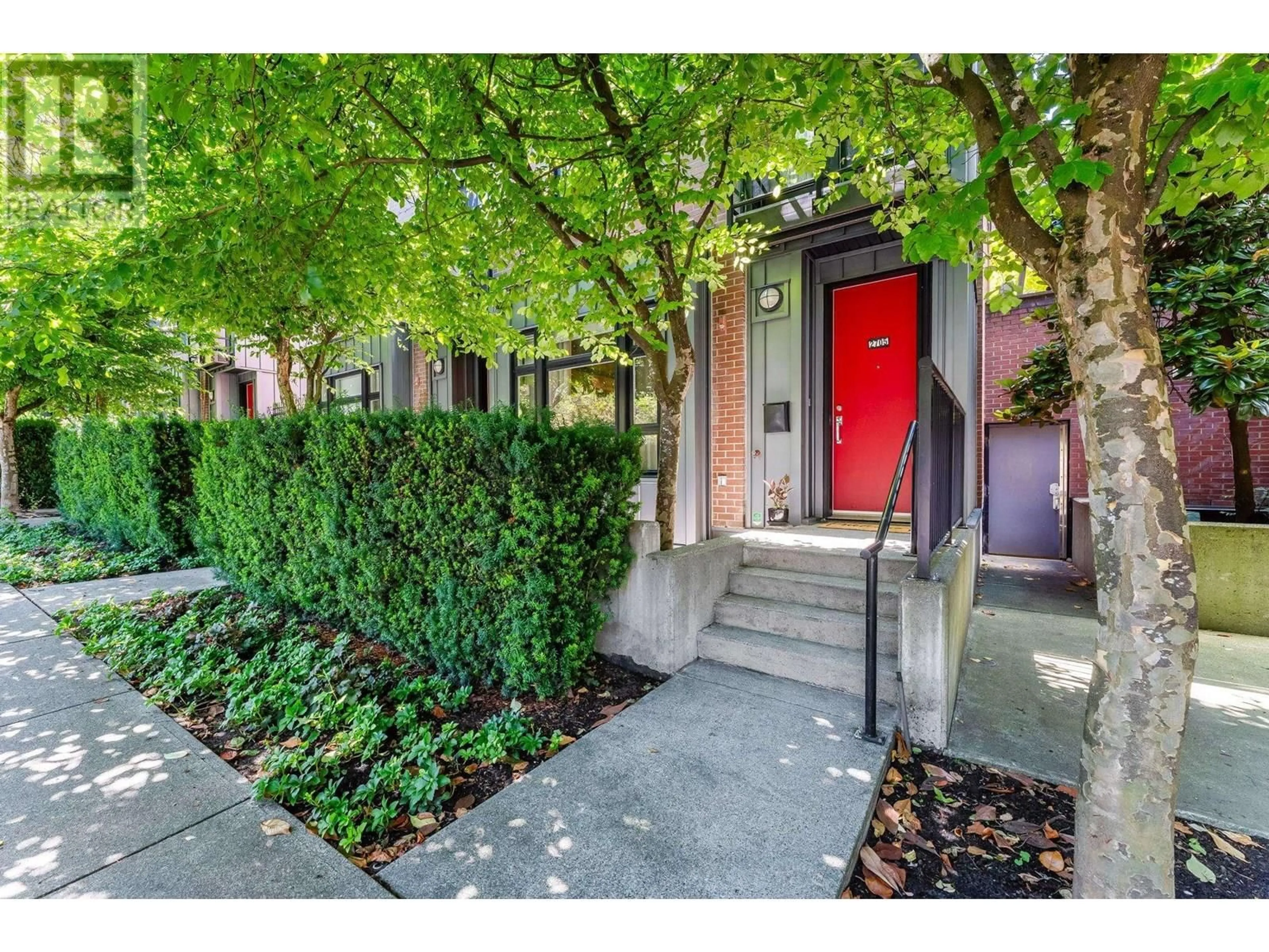 Indoor entryway for 2705 GUELPH STREET, Vancouver British Columbia V5T3P6