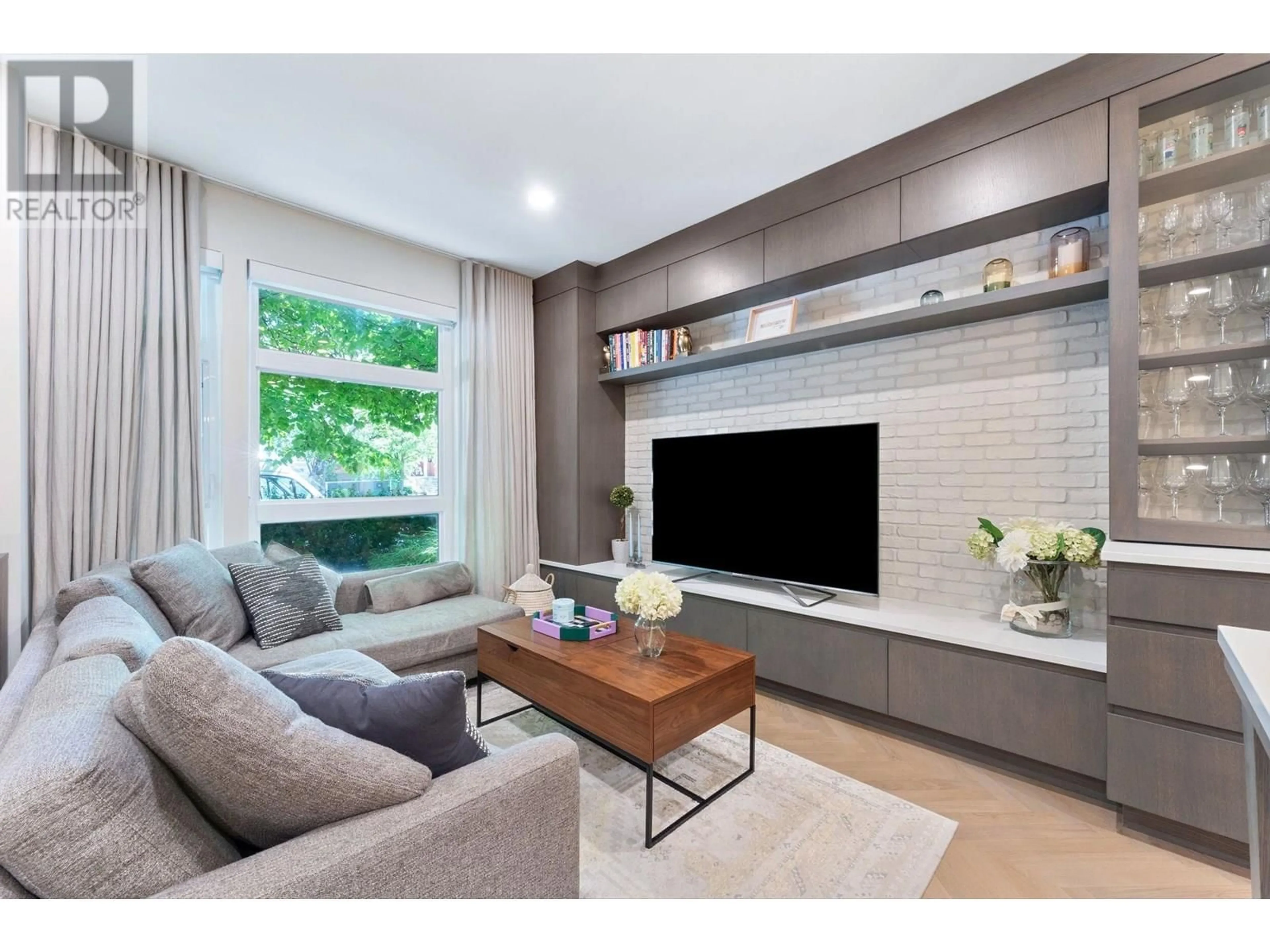 Living room with furniture, unknown for 2705 GUELPH STREET, Vancouver British Columbia V5T3P6