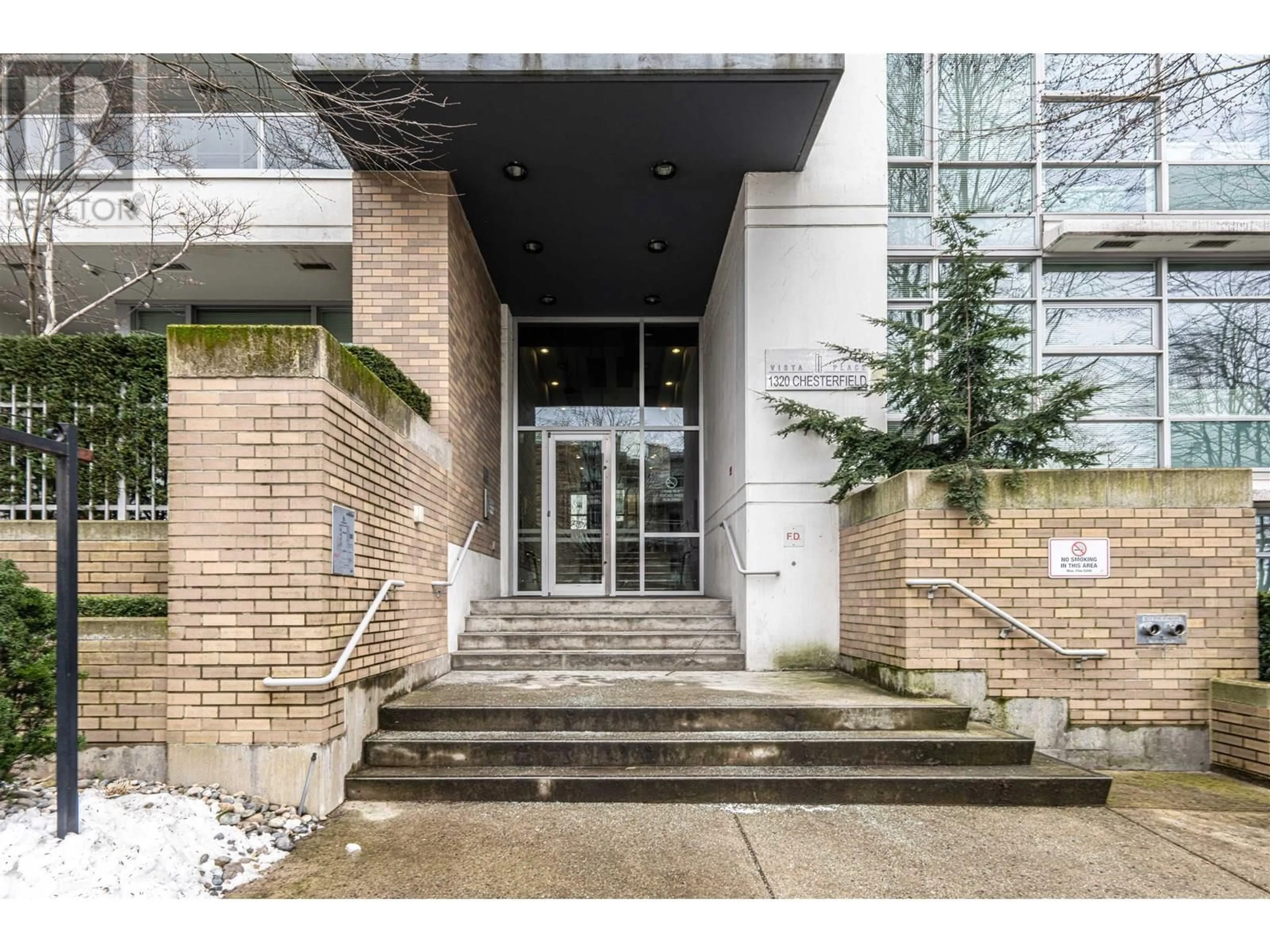 Indoor foyer for 1706 - 1320 CHESTERFIELD AVENUE, North Vancouver British Columbia V7M0A6