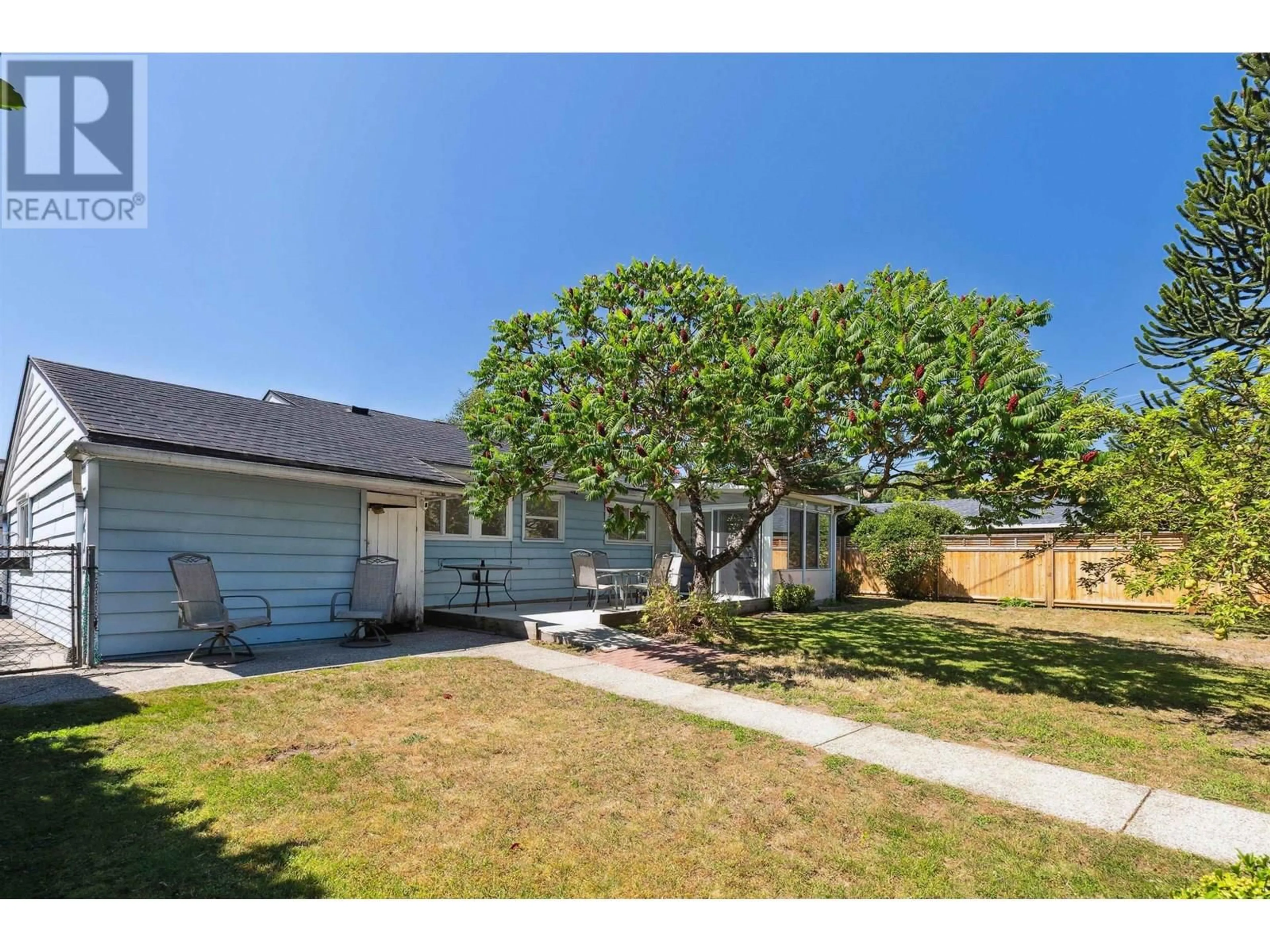 A pic from outside/outdoor area/front of a property/back of a property/a pic from drone, street for 1386 TATLOW AVENUE, North Vancouver British Columbia V7P2Z6