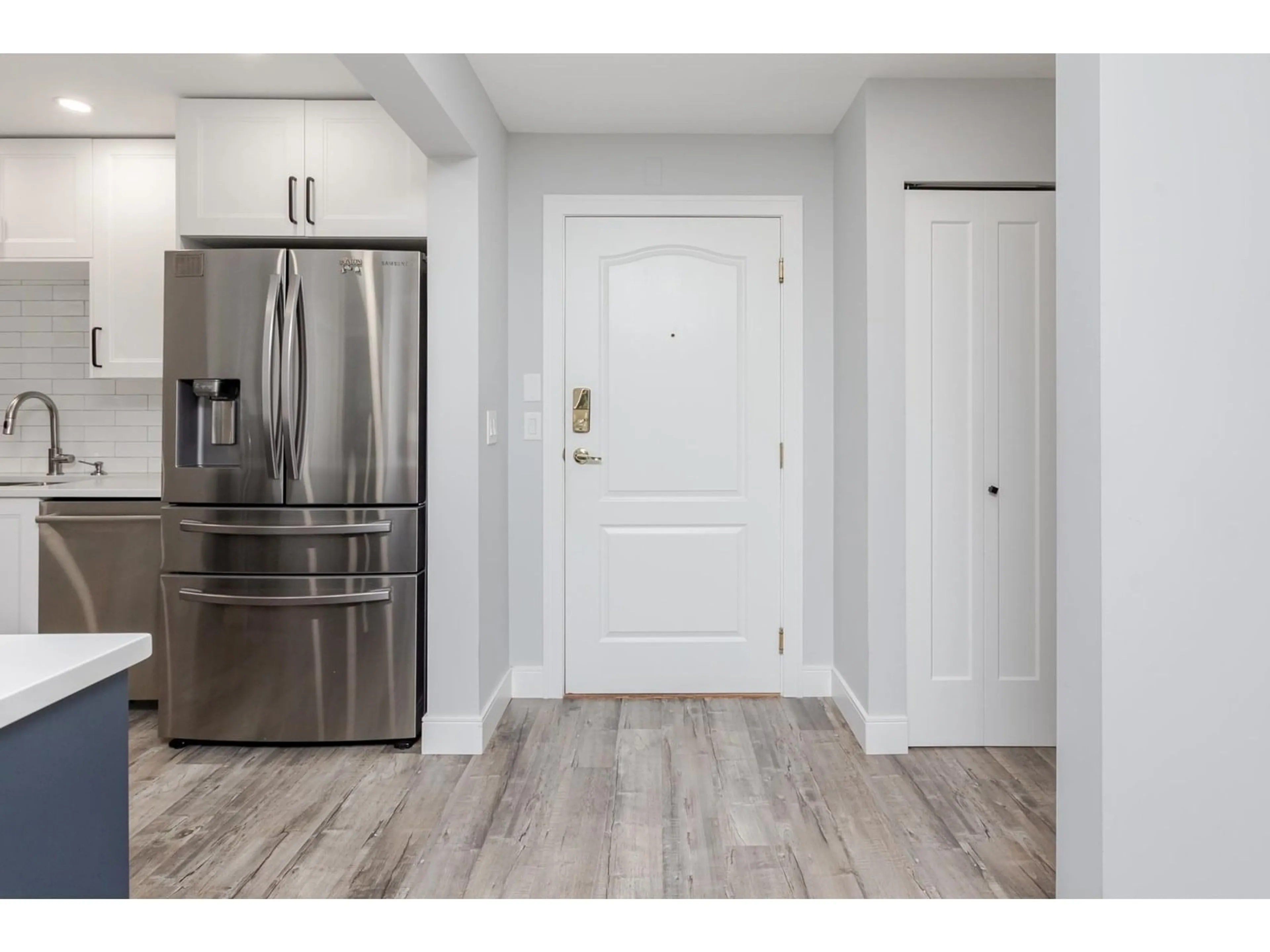 Indoor entryway for 102 - 20894 57, Langley British Columbia V3A8M7