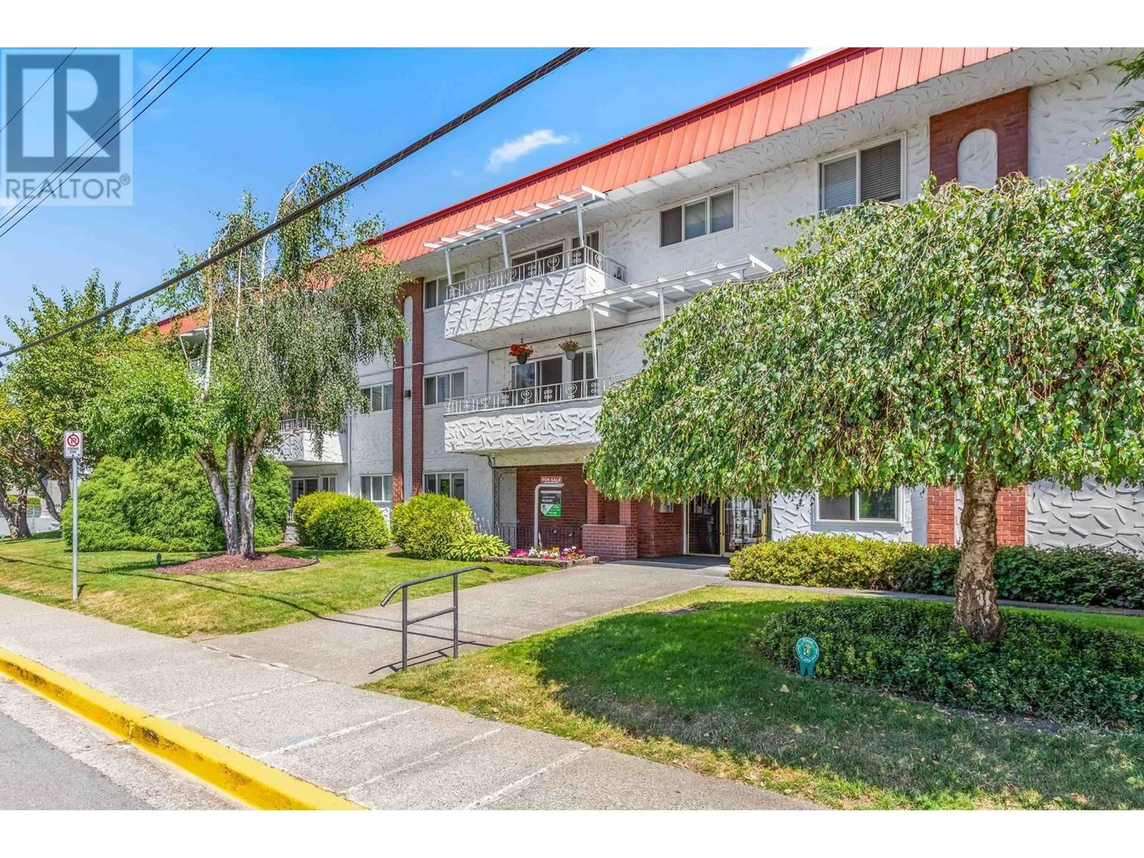 Patio, street for 107 - 12096 222 STREET, Maple Ridge British Columbia V2X5W1