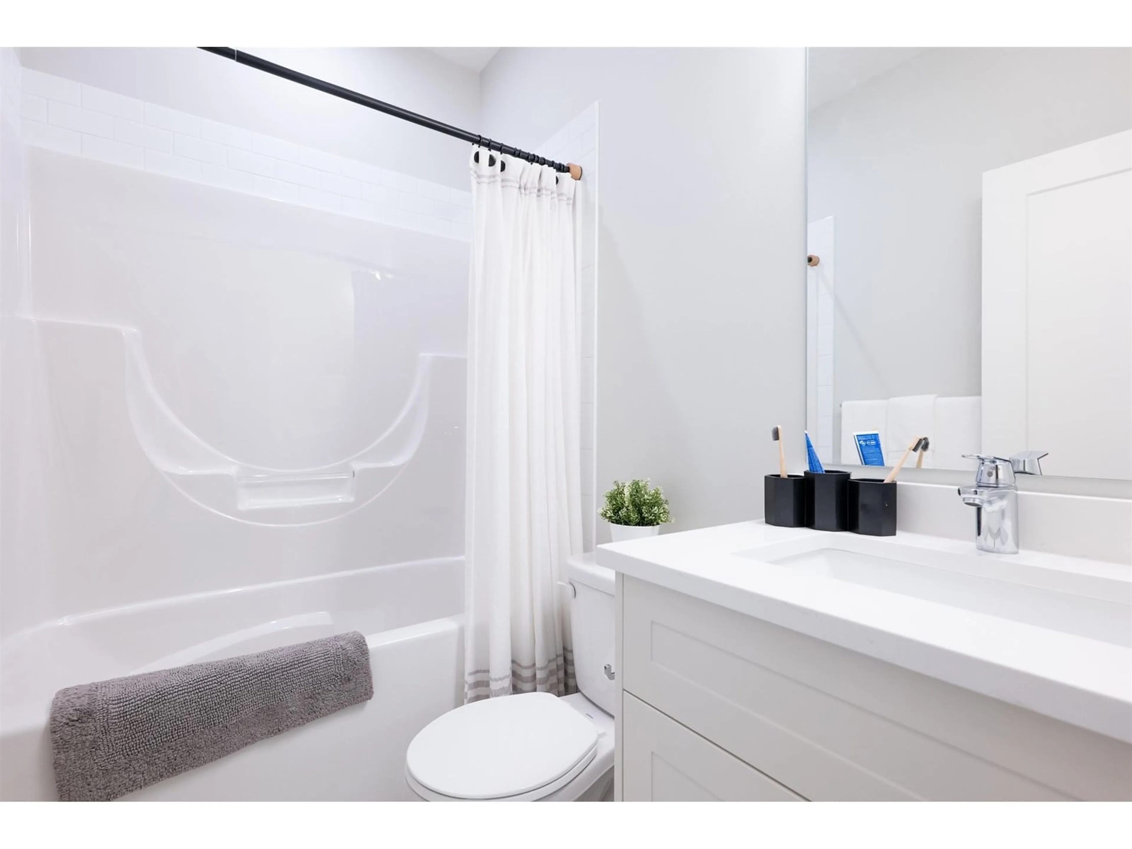 Standard bathroom, ceramic/tile floor for 12 - 7312 MULBERRY ROAD, Chilliwack British Columbia V2R6M1