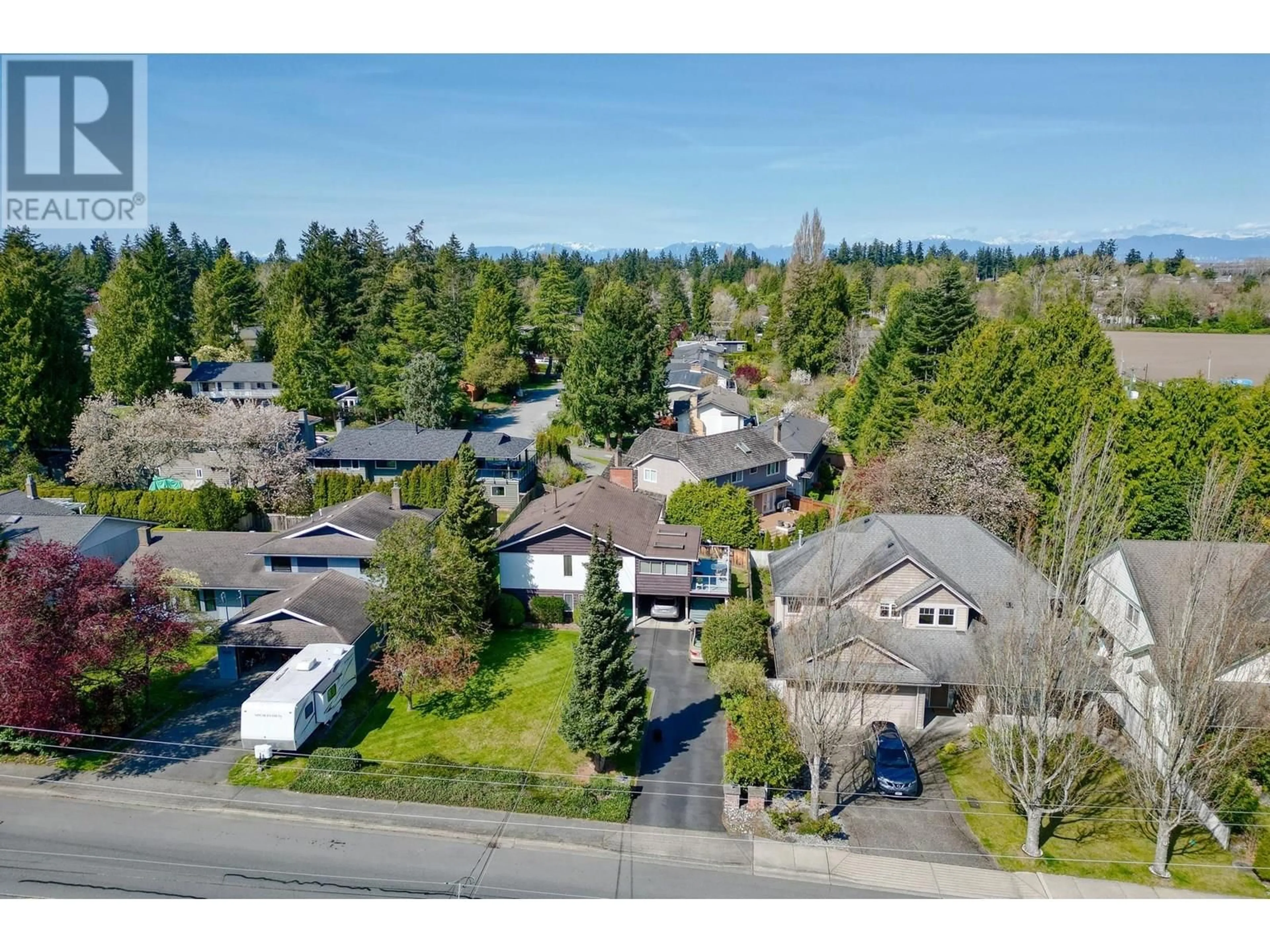 A pic from outside/outdoor area/front of a property/back of a property/a pic from drone, street for 5551 4 AVENUE, Delta British Columbia V4M1H2