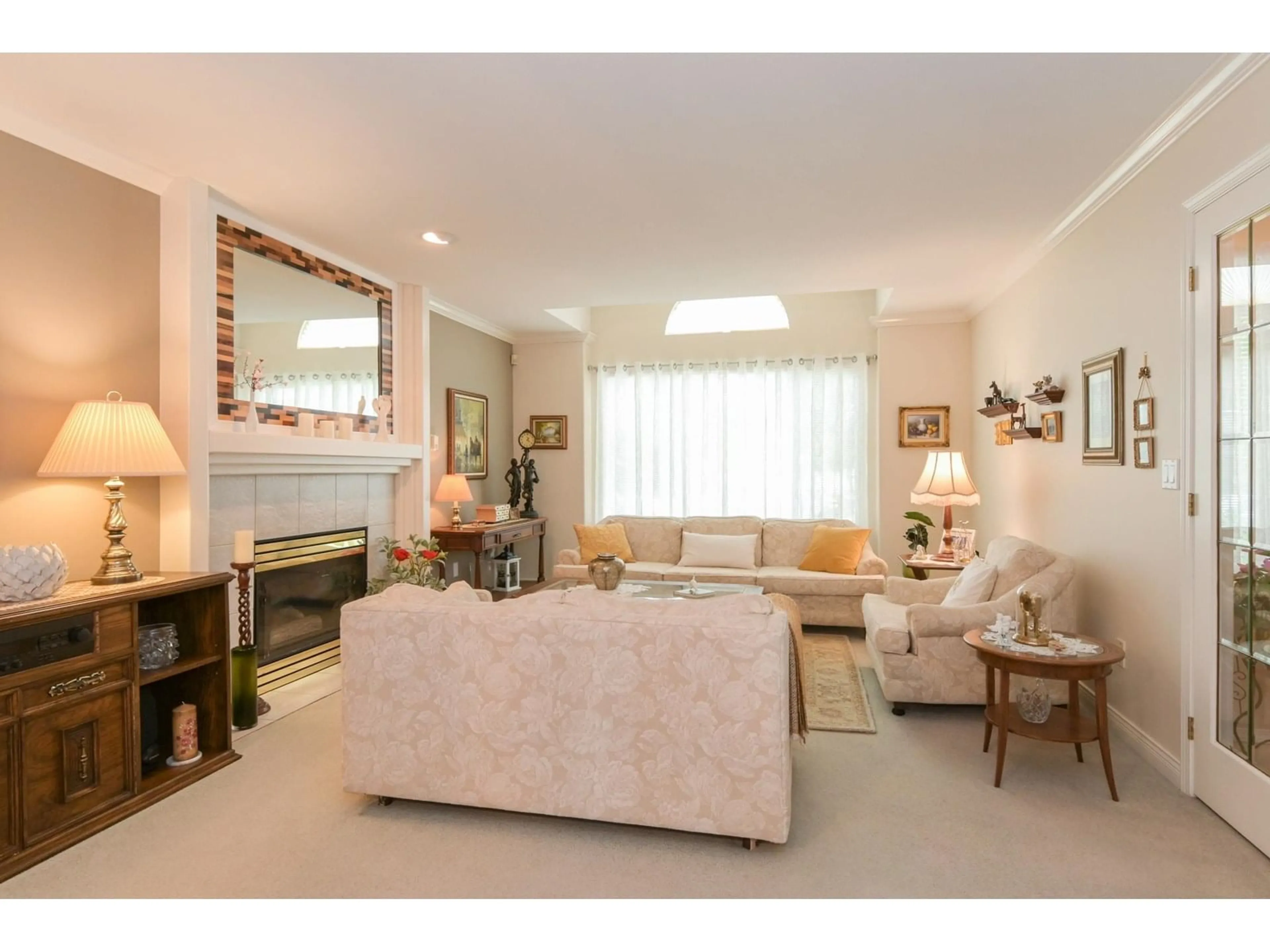 Living room with furniture, unknown for 4536 221A, Langley British Columbia V2Z1B5