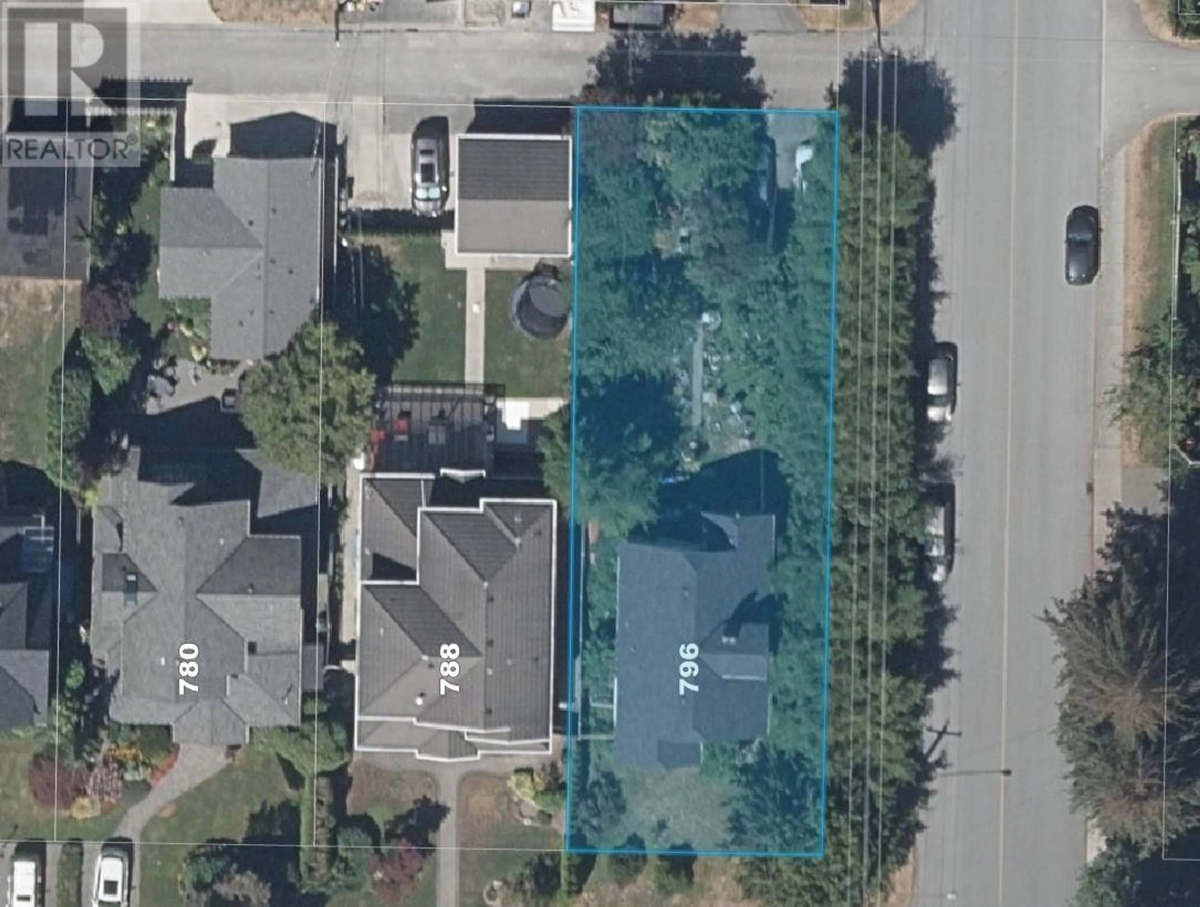 A pic from outside/outdoor area/front of a property/back of a property/a pic from drone, street for 796 11TH STREET, North Vancouver British Columbia V7L2H8