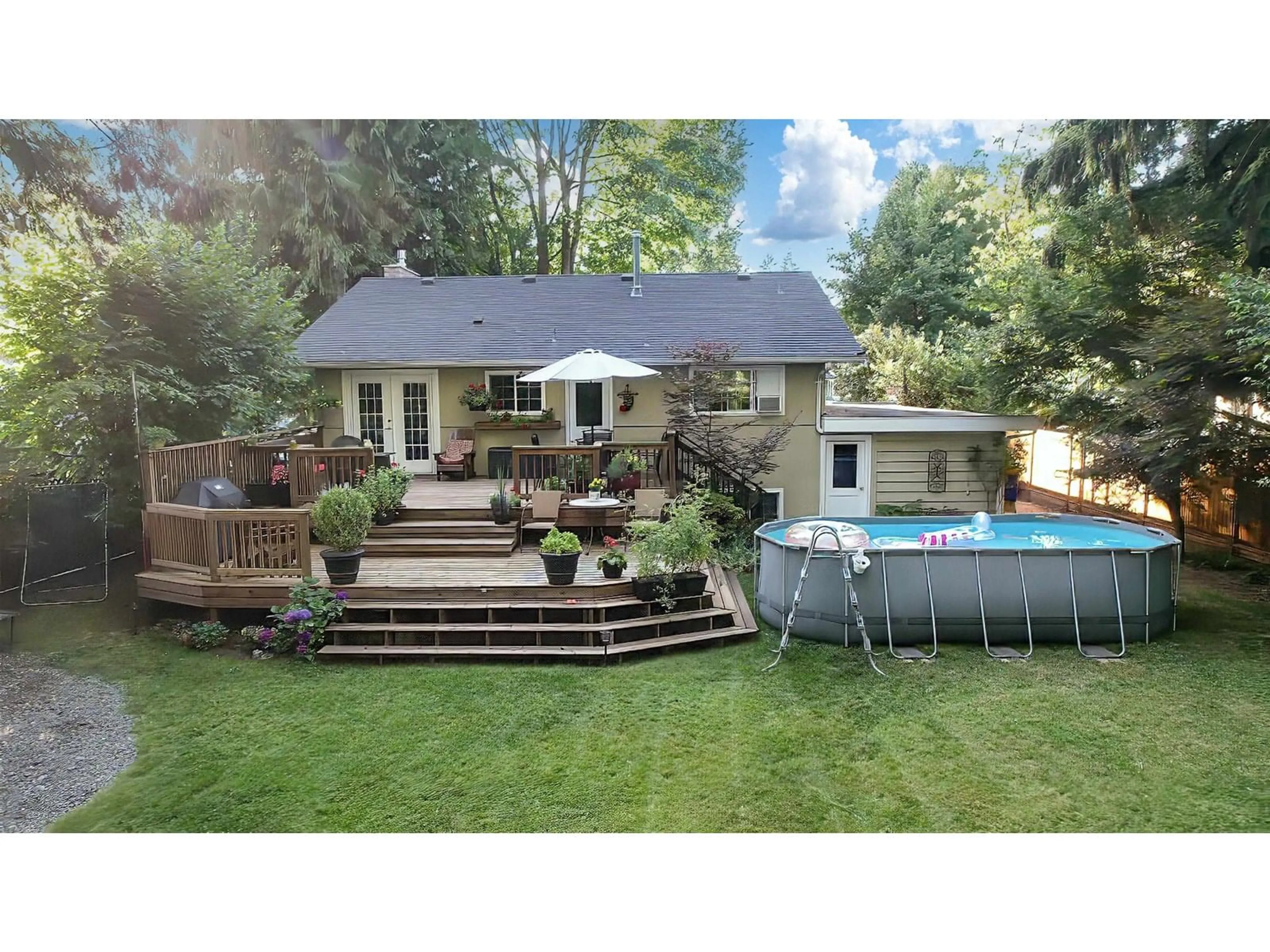 A pic from outside/outdoor area/front of a property/back of a property/a pic from drone, unknown for 8962 GLOVER, Langley British Columbia V1M2R8