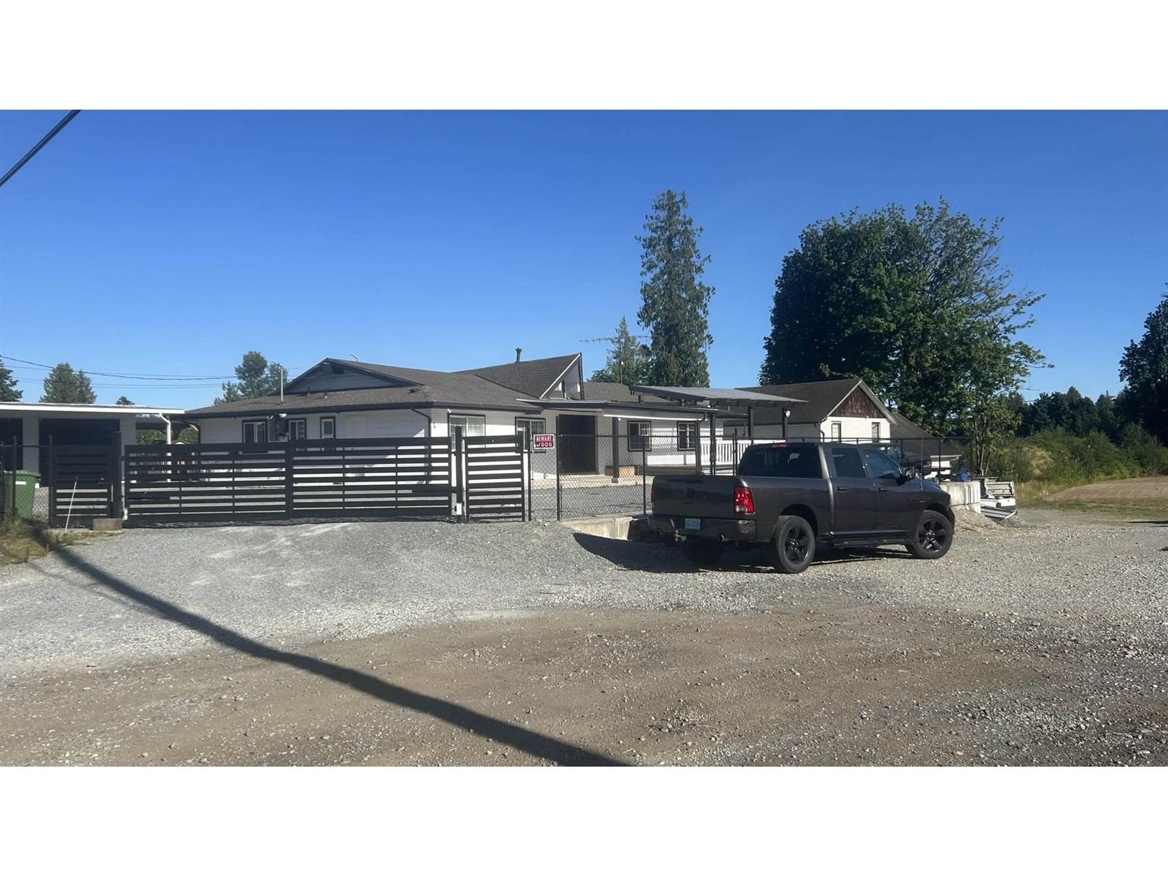 A pic from outside/outdoor area/front of a property/back of a property/a pic from drone, building for 30952 HARRIS ROAD, Abbotsford British Columbia V4X1W2