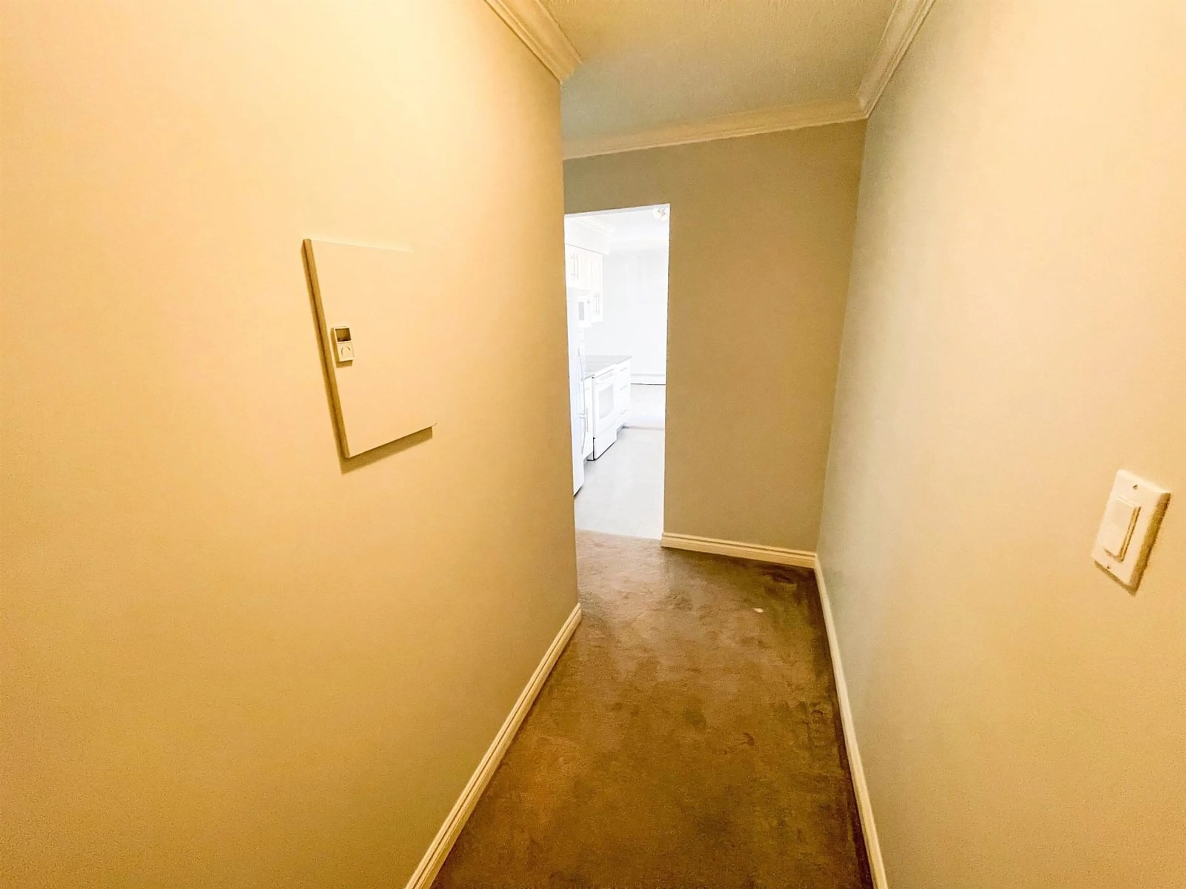 A pic of a room for 206 - 1351 MARTIN, White Rock British Columbia V4B3W6