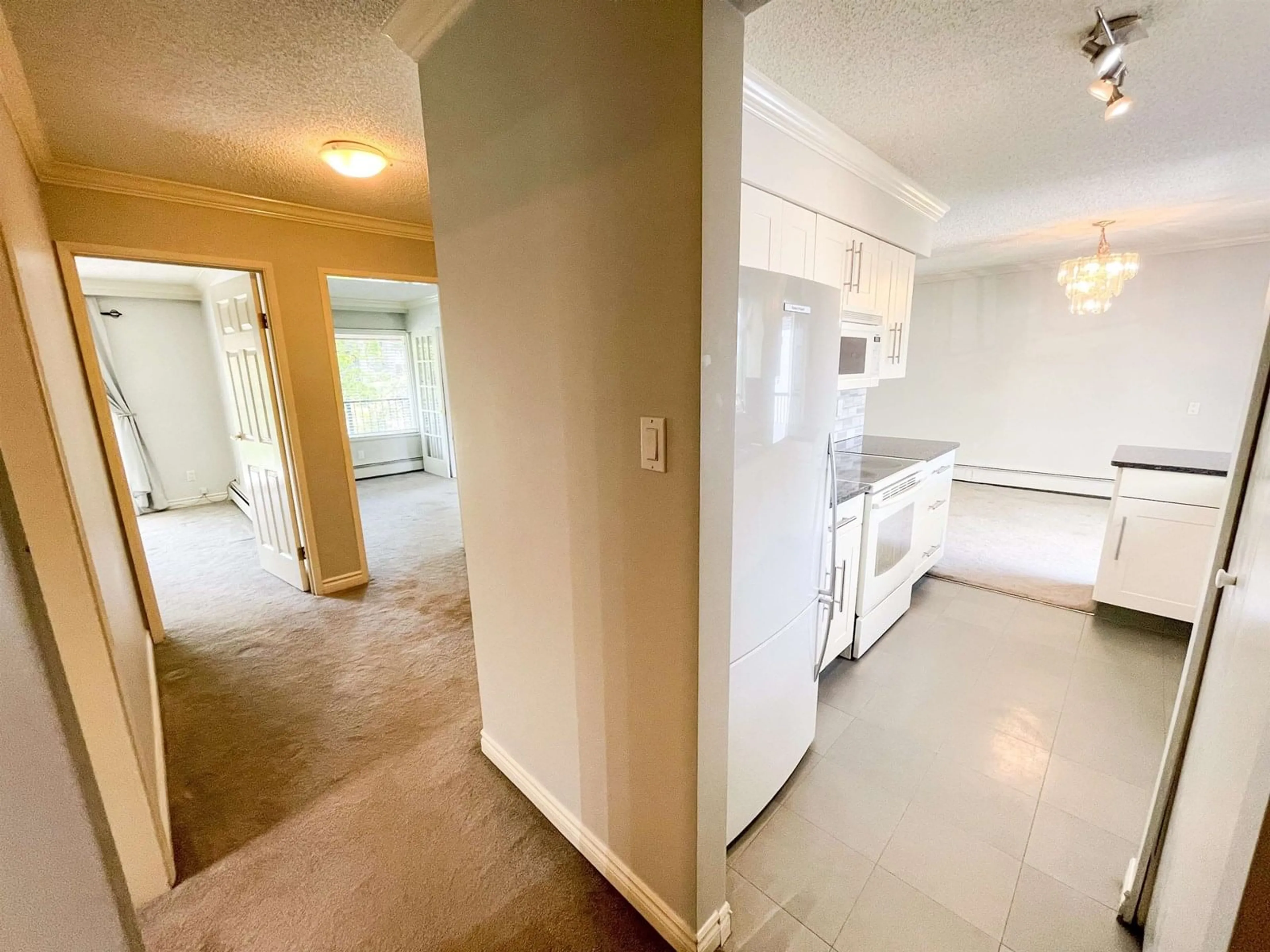 A pic of a room for 206 - 1351 MARTIN, White Rock British Columbia V4B3W6