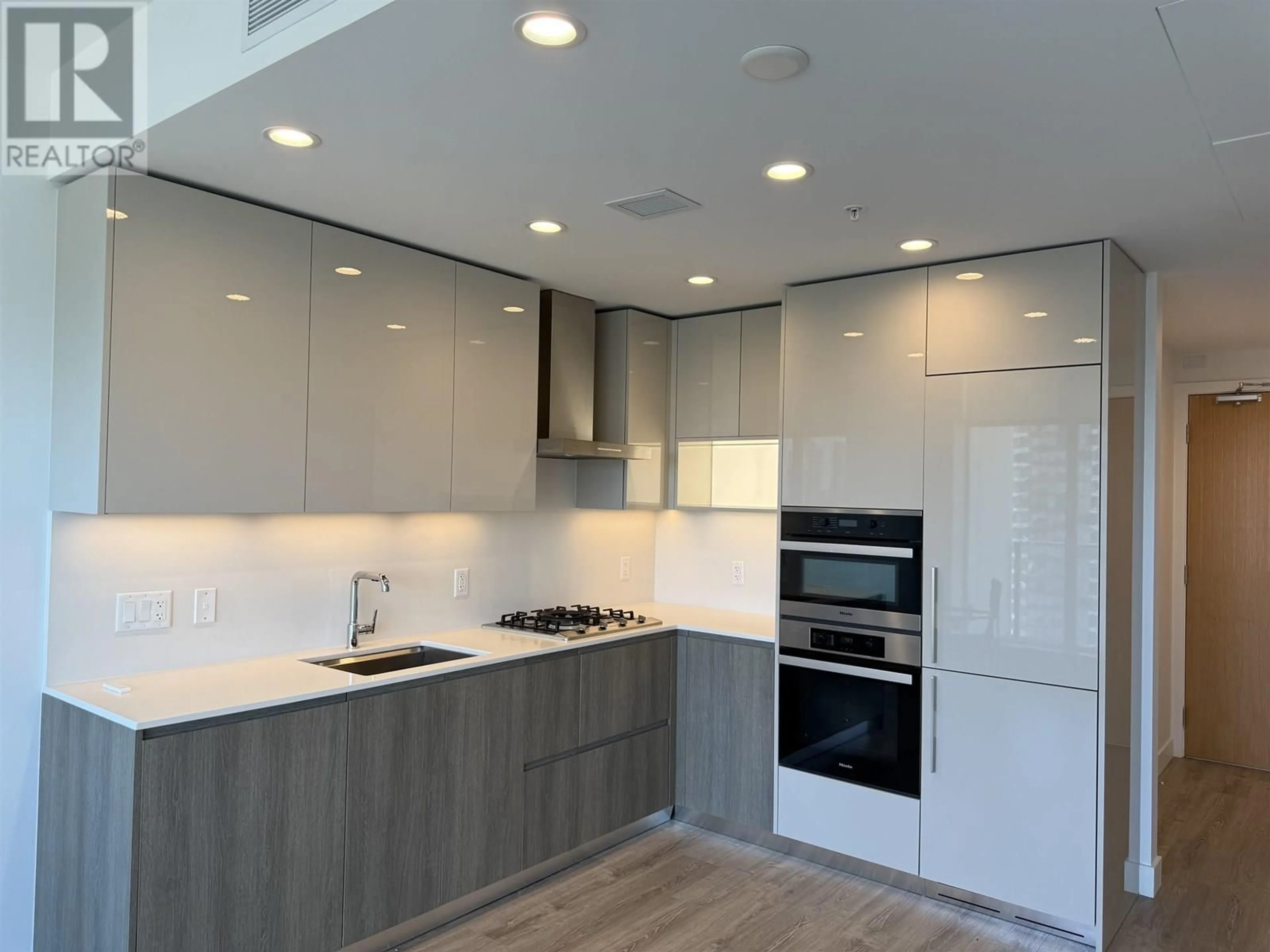Unknown for 1903 - 6511 SUSSEX AVENUE, Burnaby British Columbia V5H0K5