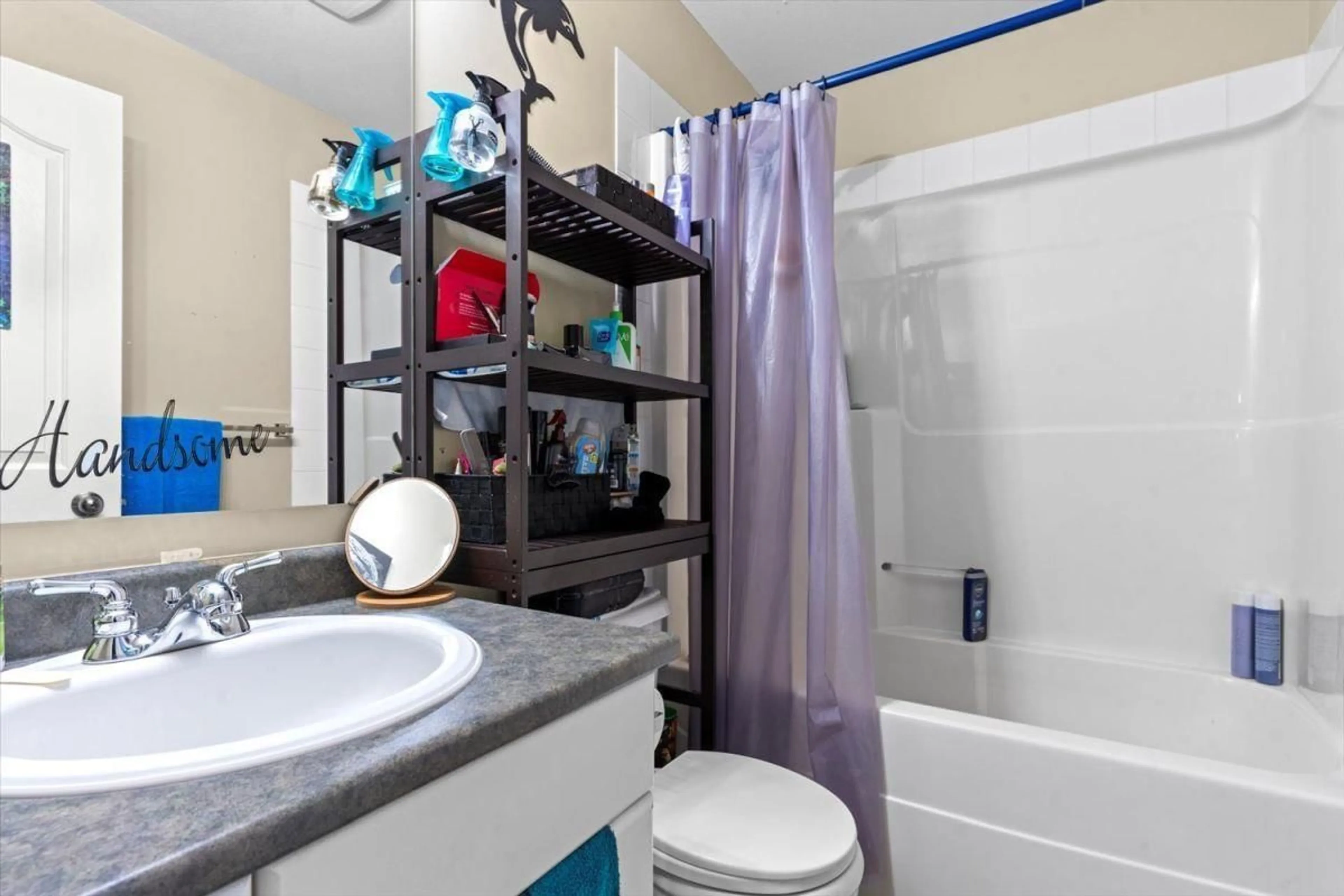 Standard bathroom, ceramic/tile floor for 17 - 8917 EDWARD STREET, Chilliwack British Columbia V2P4E2
