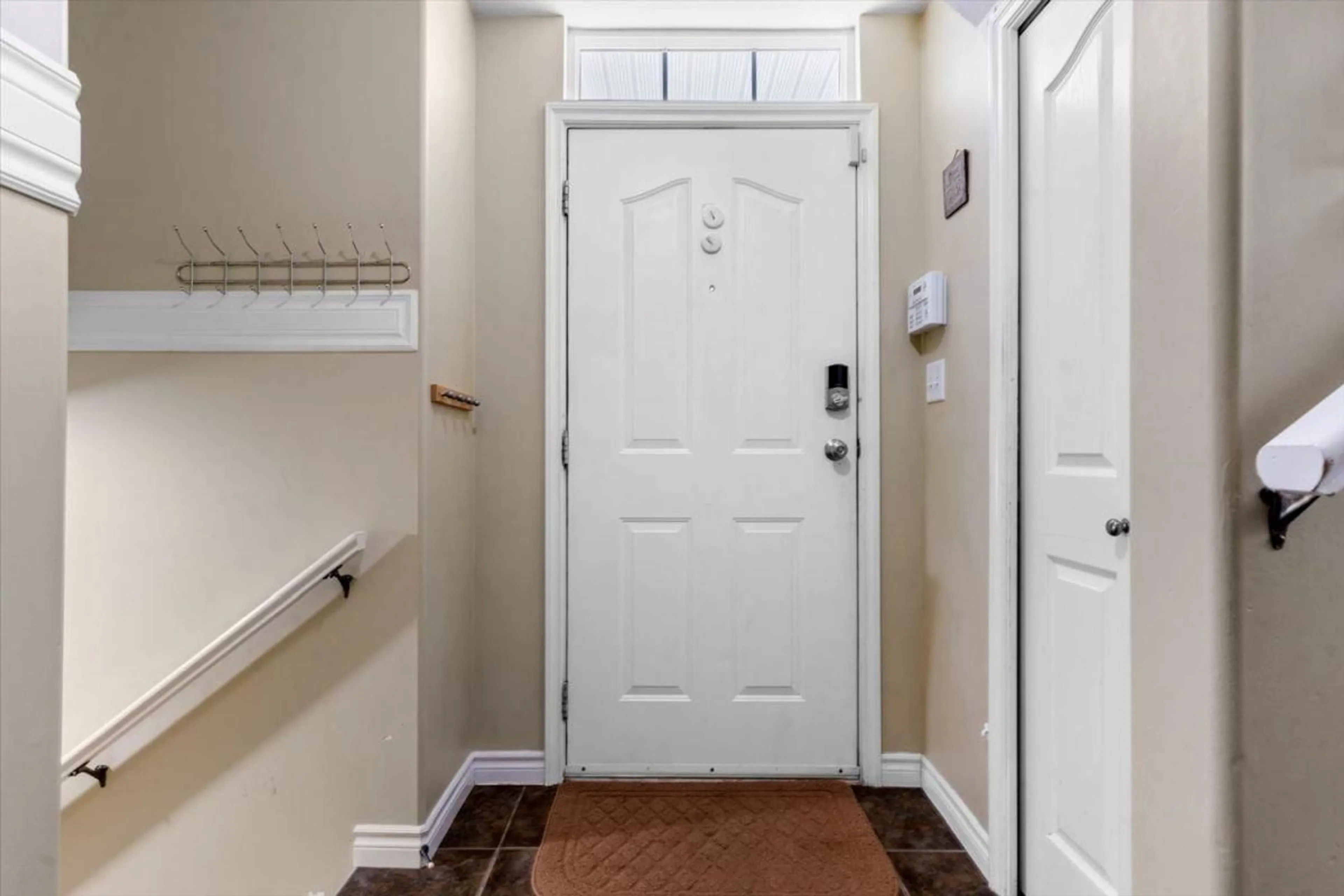 Indoor entryway for 17 - 8917 EDWARD STREET, Chilliwack British Columbia V2P4E2