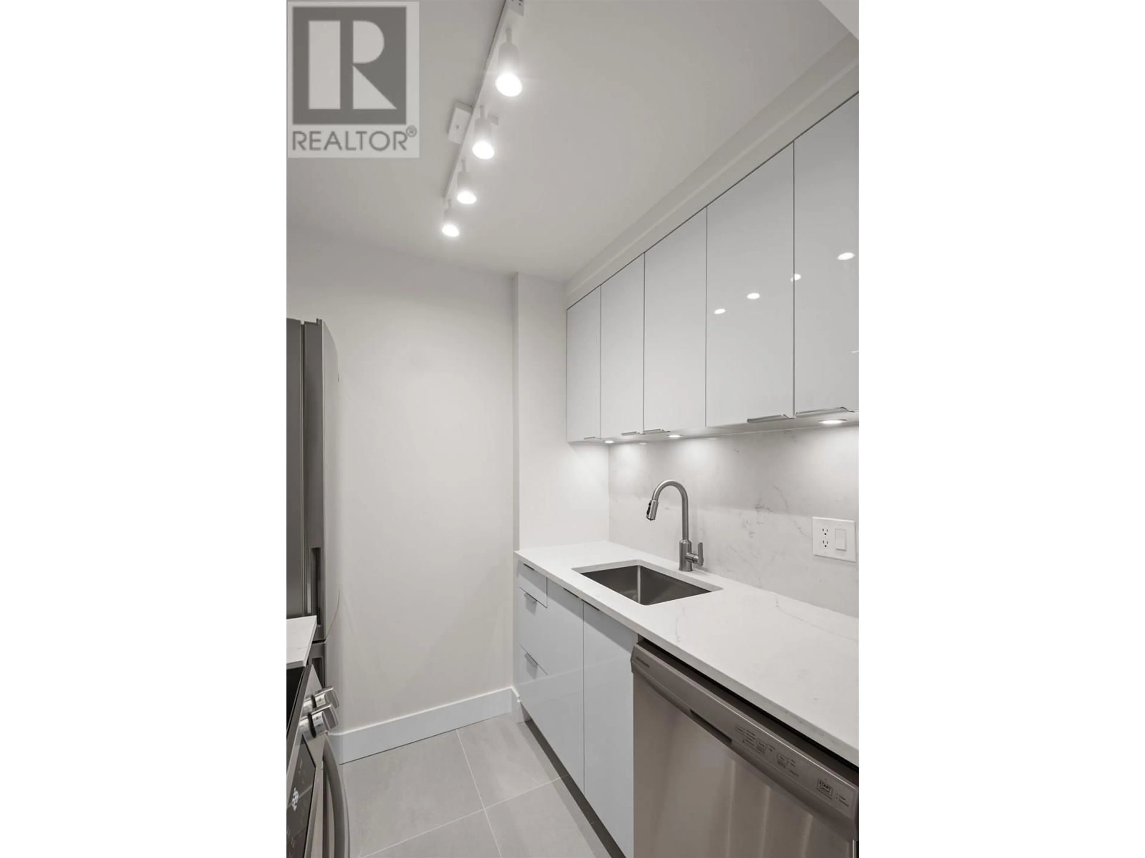 Standard kitchen, unknown for 403 - 2150 BELLEVUE AVENUE, West Vancouver British Columbia V7V1C3