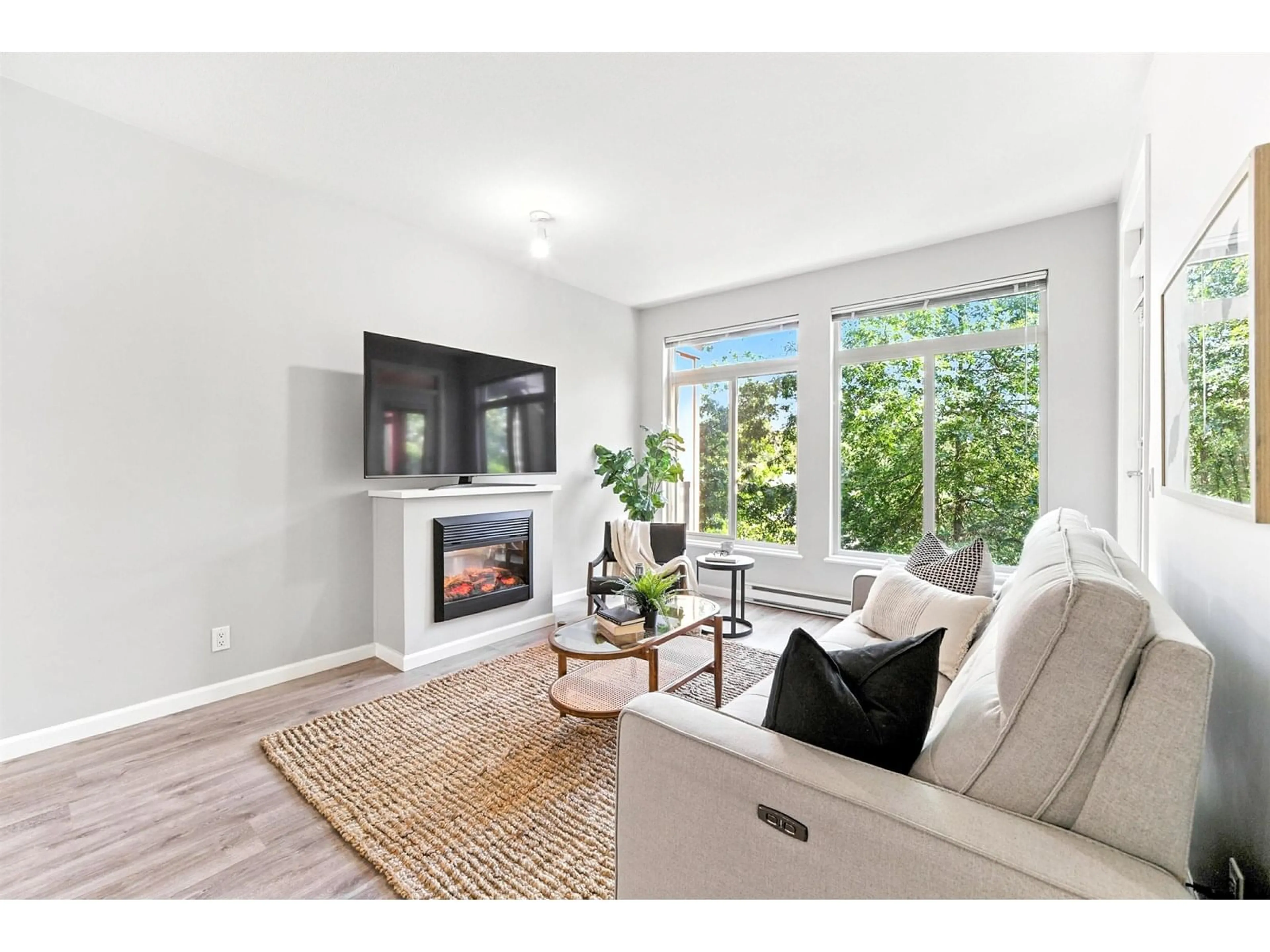 Living room with furniture, unknown for 301 - 15385 101A, Surrey British Columbia V3R0B4
