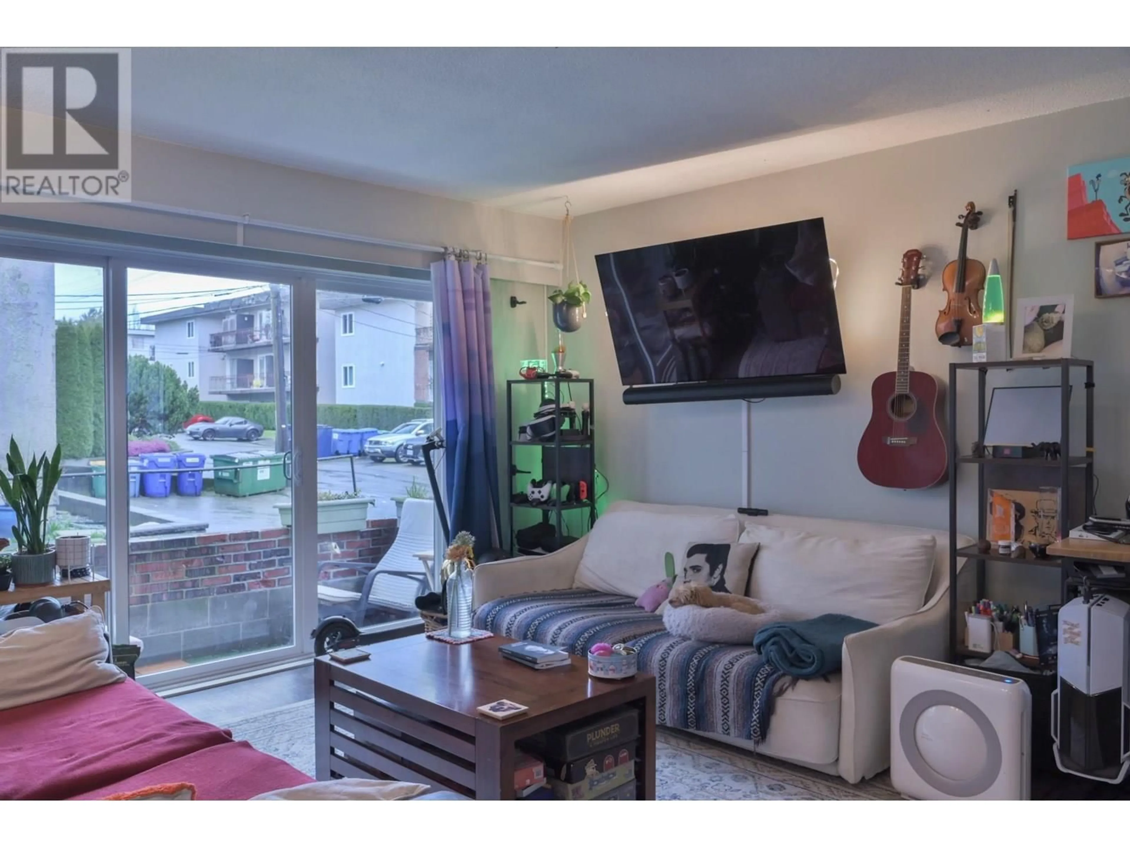 Living room with furniture, unknown for 207 - 2025 2ND AVENUE, Vancouver British Columbia V6J1J6