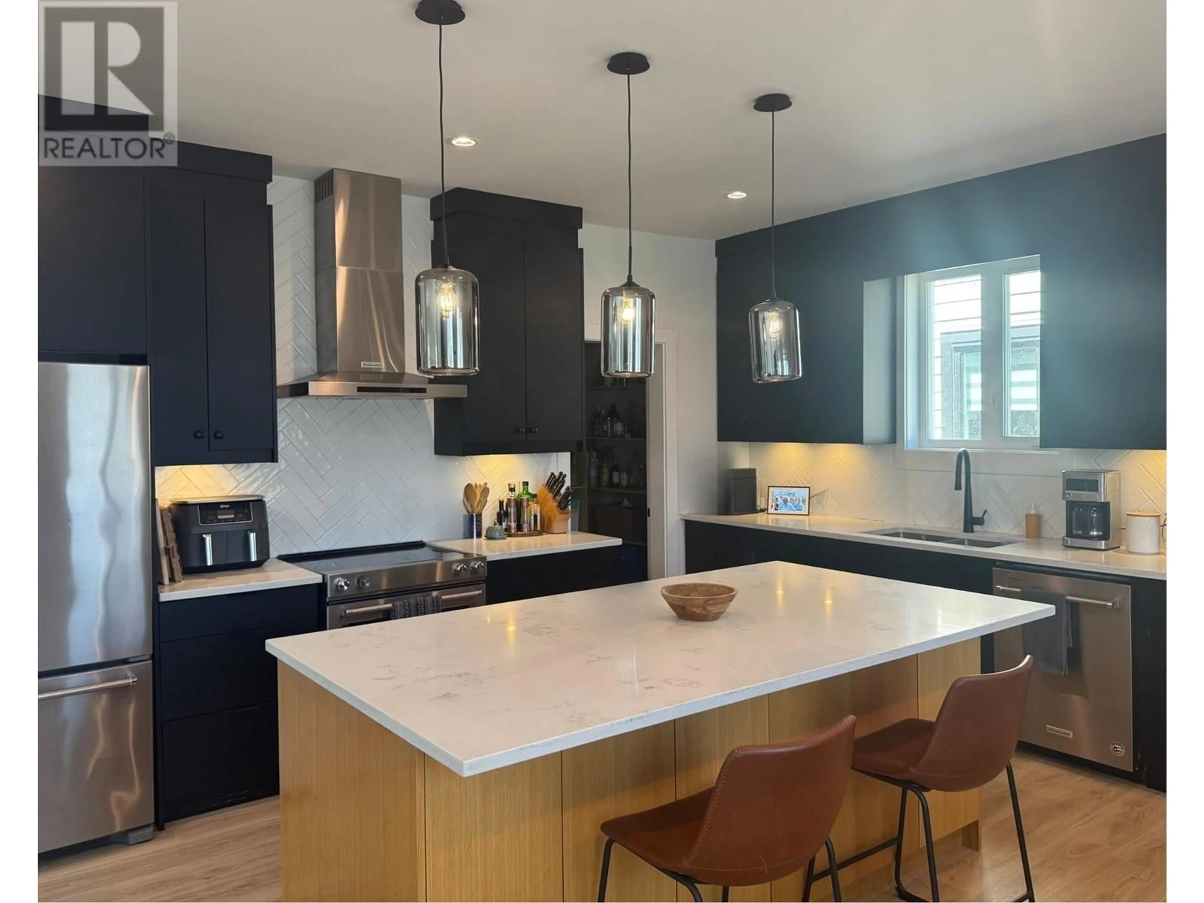 Contemporary kitchen, unknown for 2043 TIYATA BOULEVARD, Pemberton British Columbia V0N2L0