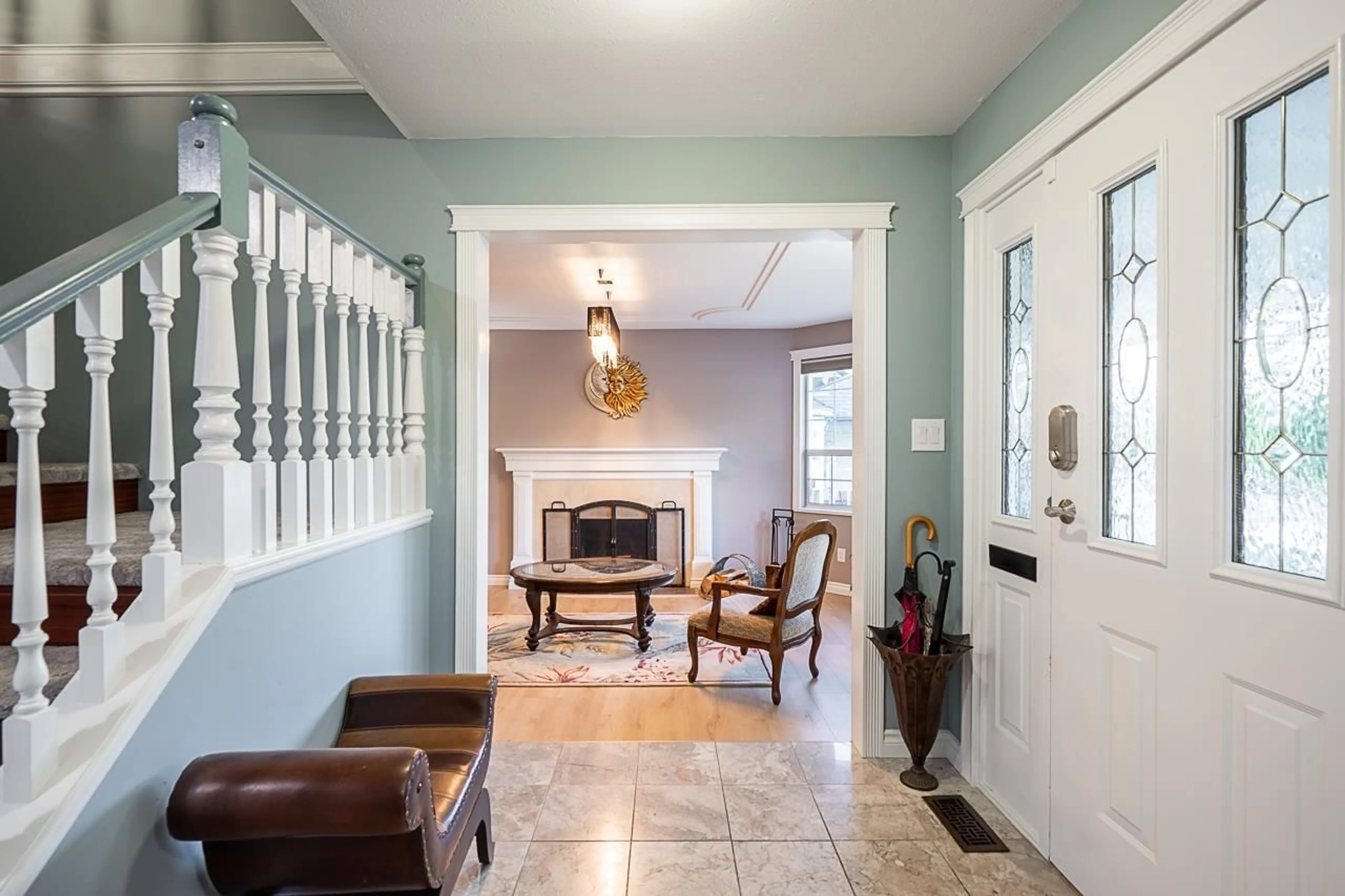 Indoor foyer for 9679 157B, Surrey British Columbia V4N2T3