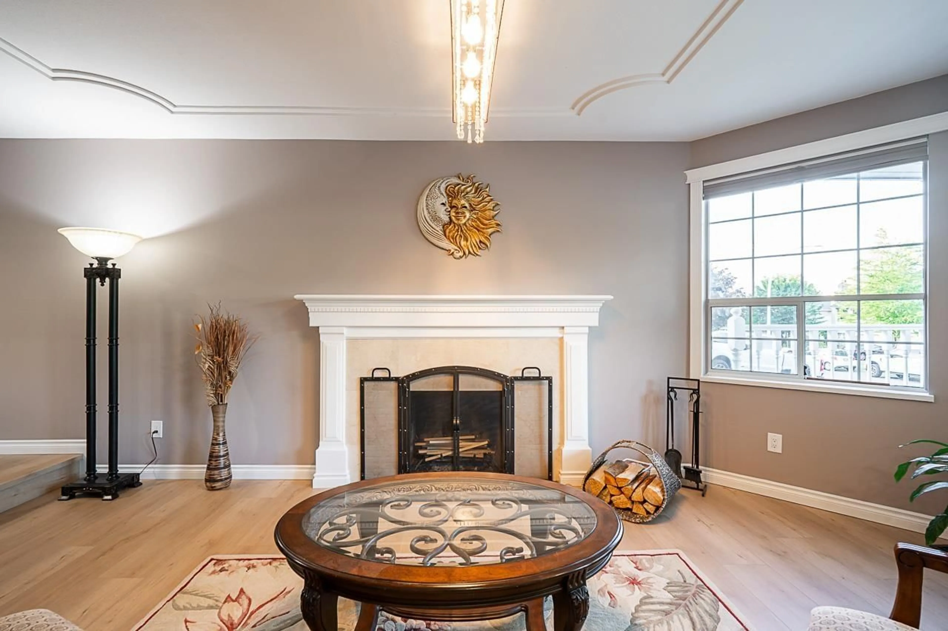 Living room with furniture, unknown for 9679 157B, Surrey British Columbia V4N2T3