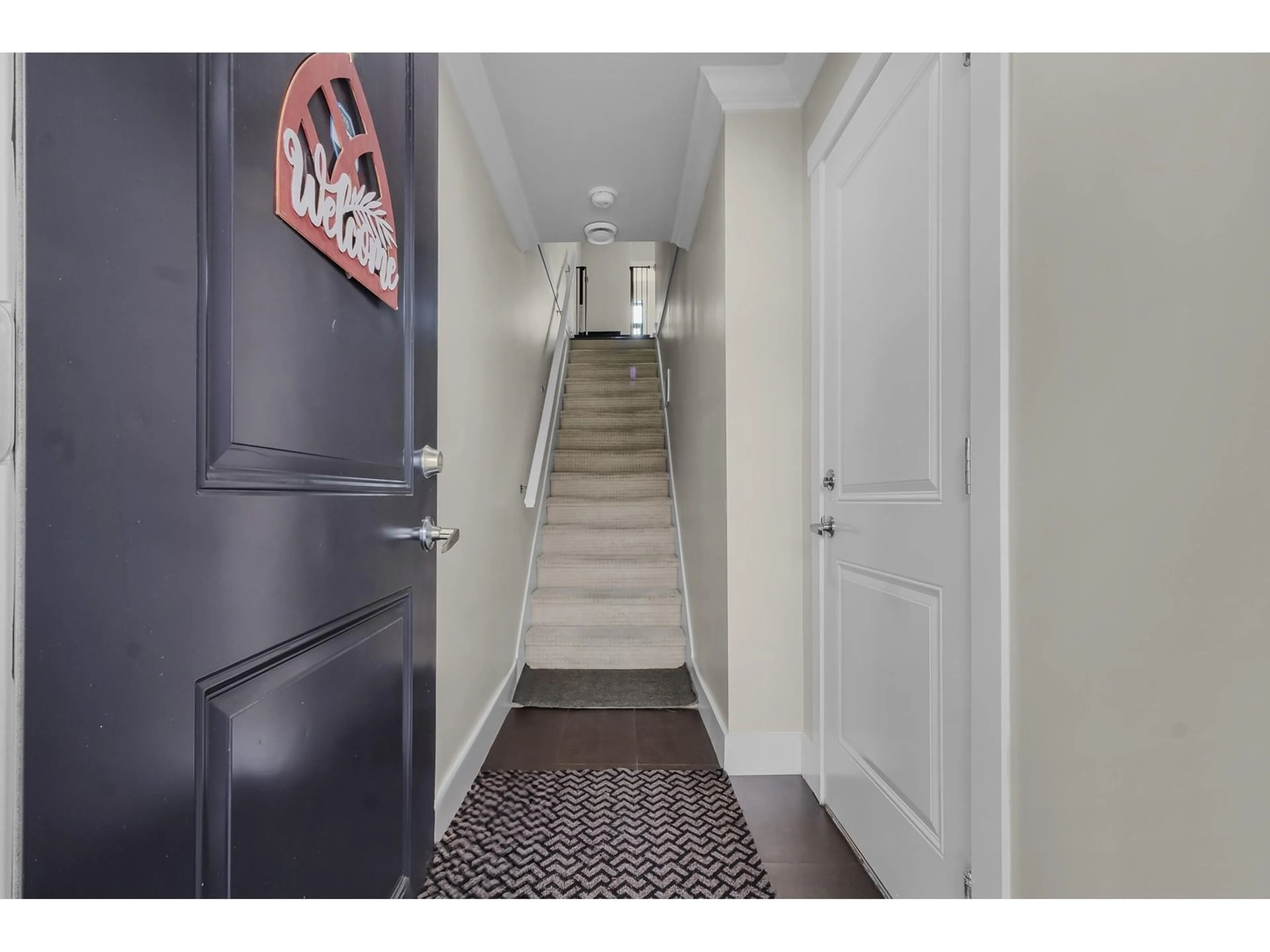 Indoor foyer for 25 - 19097 64, Surrey British Columbia V3S6X5
