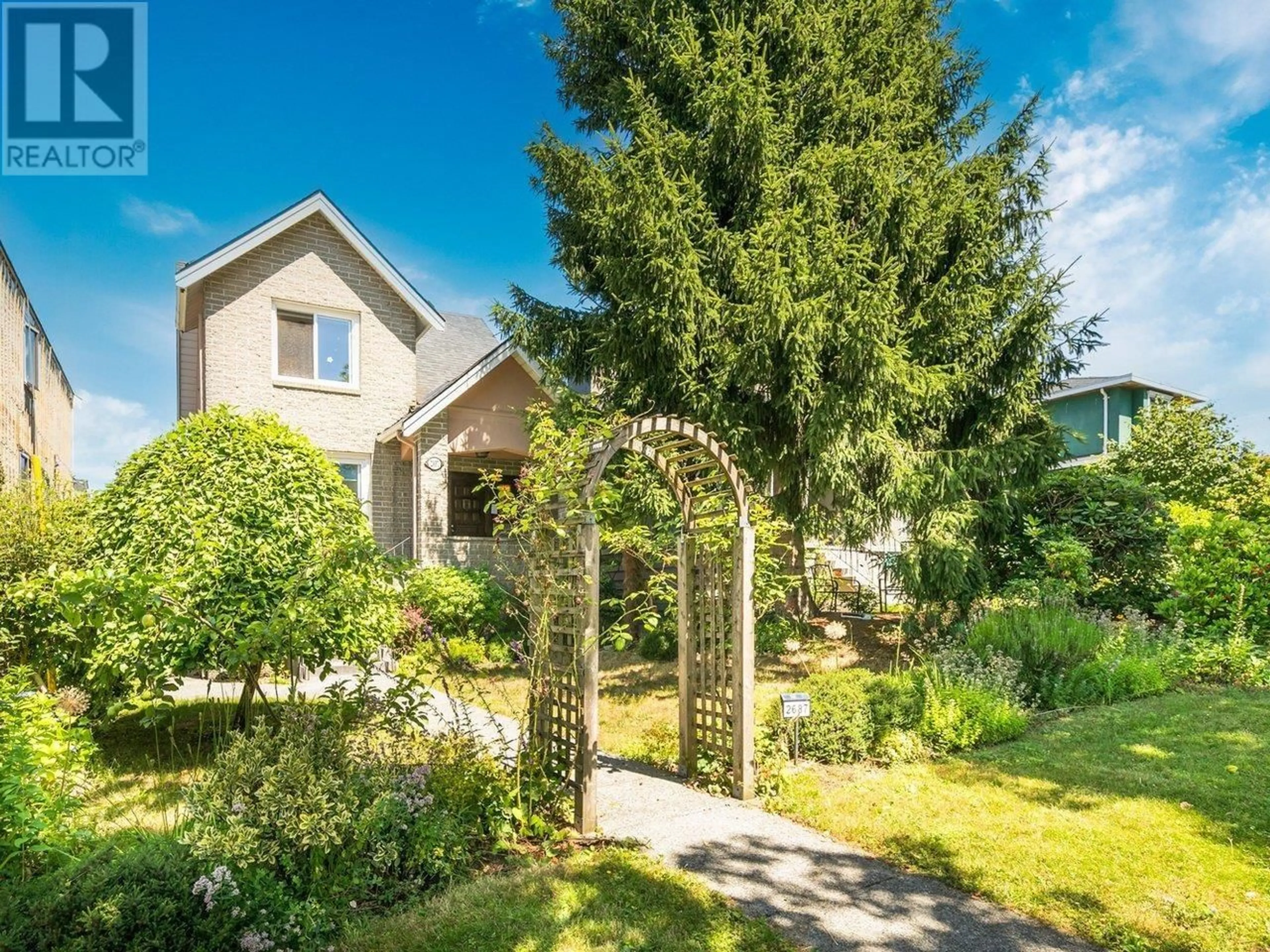 A pic from outside/outdoor area/front of a property/back of a property/a pic from drone, street for 2687 PENDER STREET, Vancouver British Columbia V5K2B6