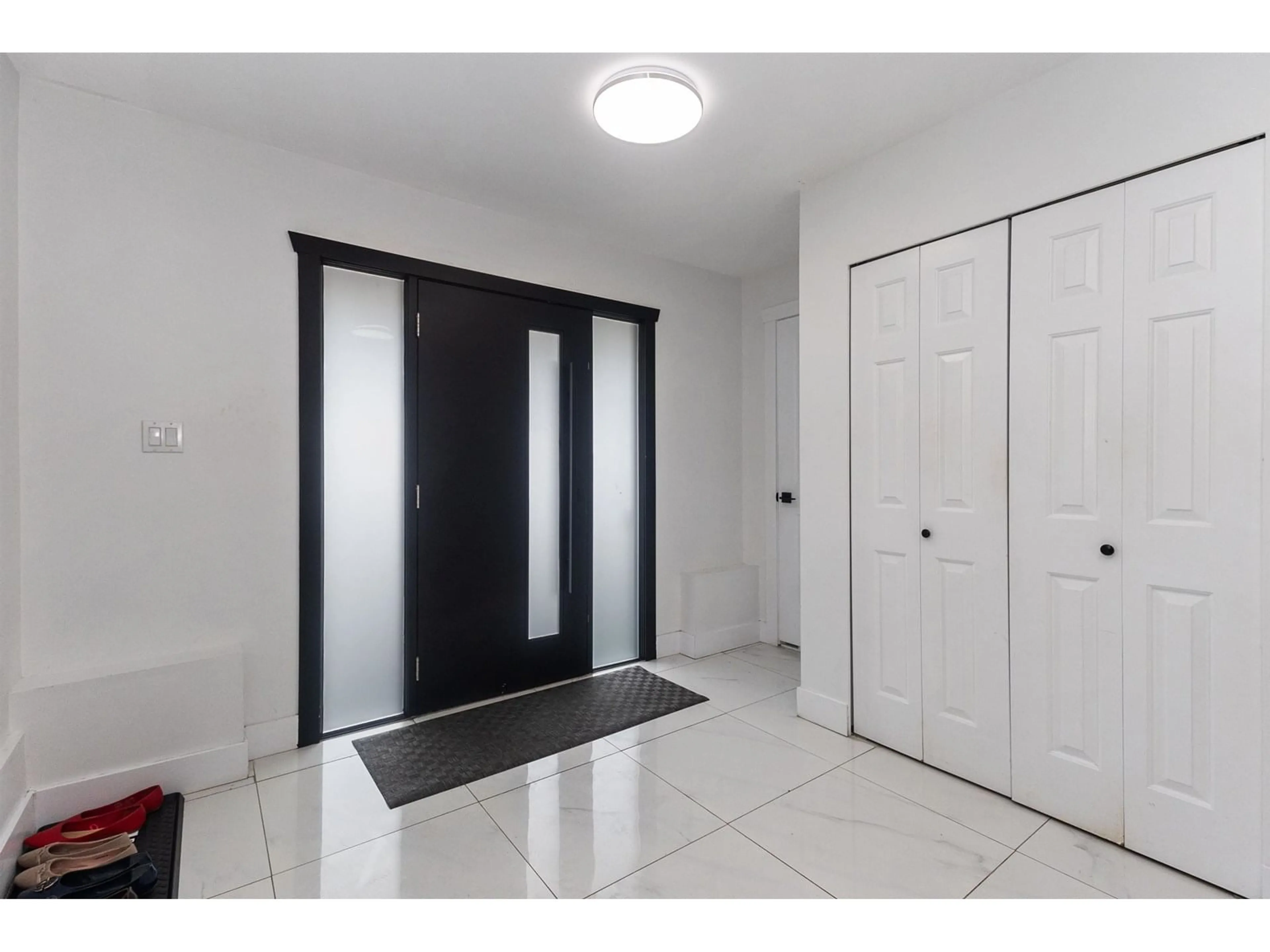 Indoor entryway for 2994 - TOWNLINE, Abbotsford British Columbia V2T5H5