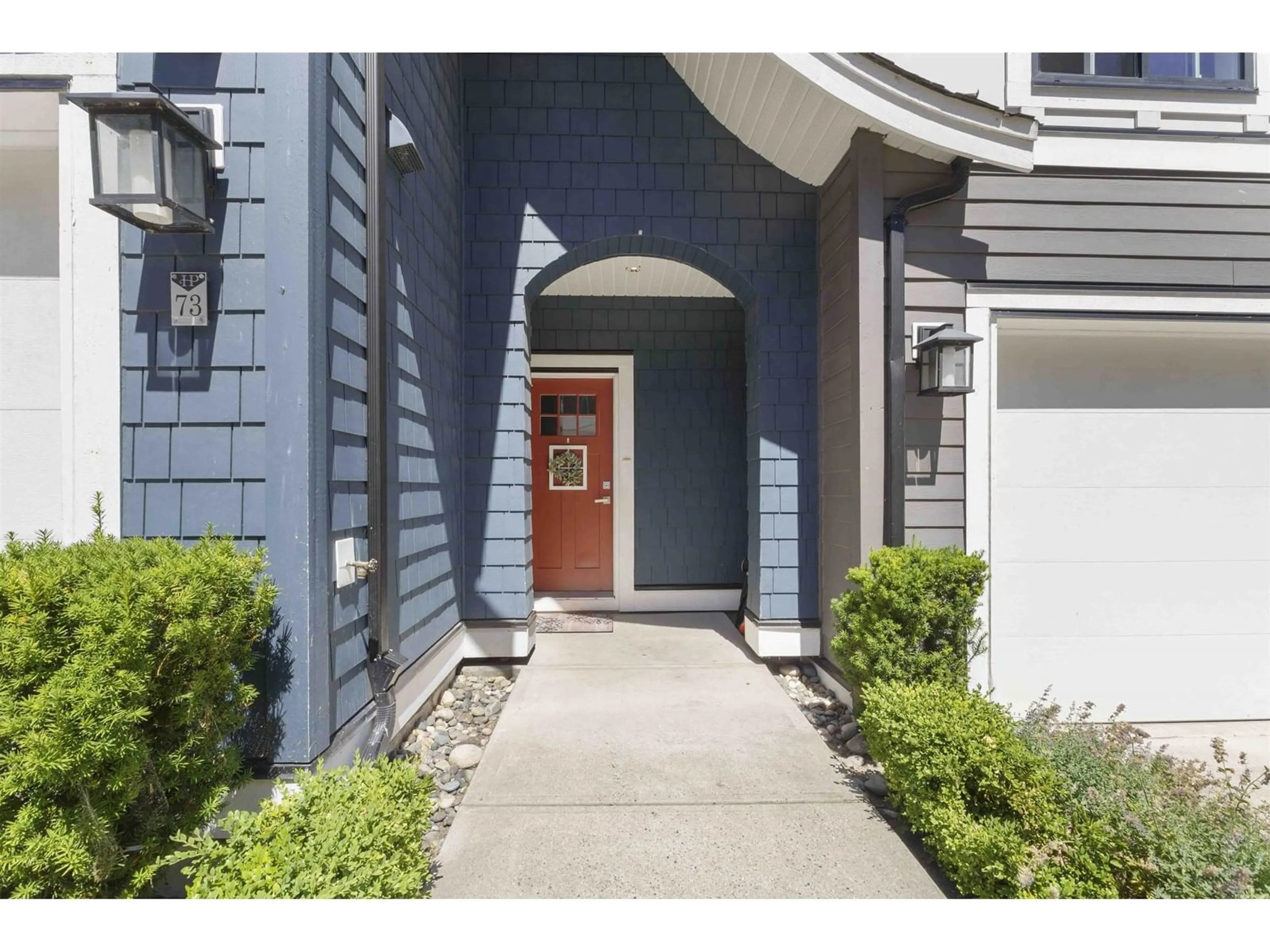 Indoor entryway for 73 - 15677 28, Surrey British Columbia V3Z0E5