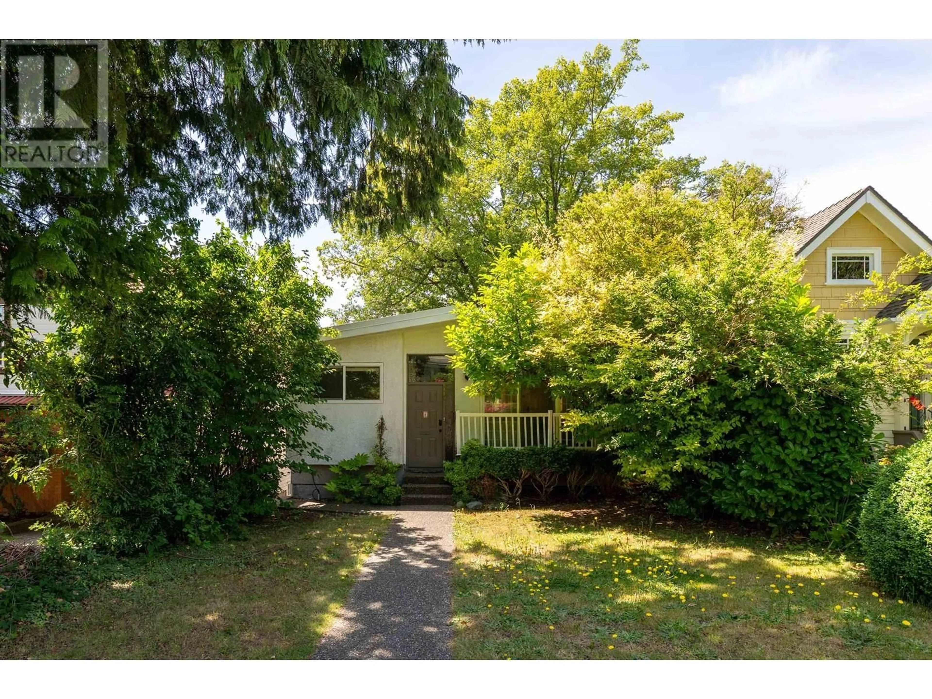 A pic from outside/outdoor area/front of a property/back of a property/a pic from drone, street for 8119 CARTIER STREET, Vancouver British Columbia V6P4T6