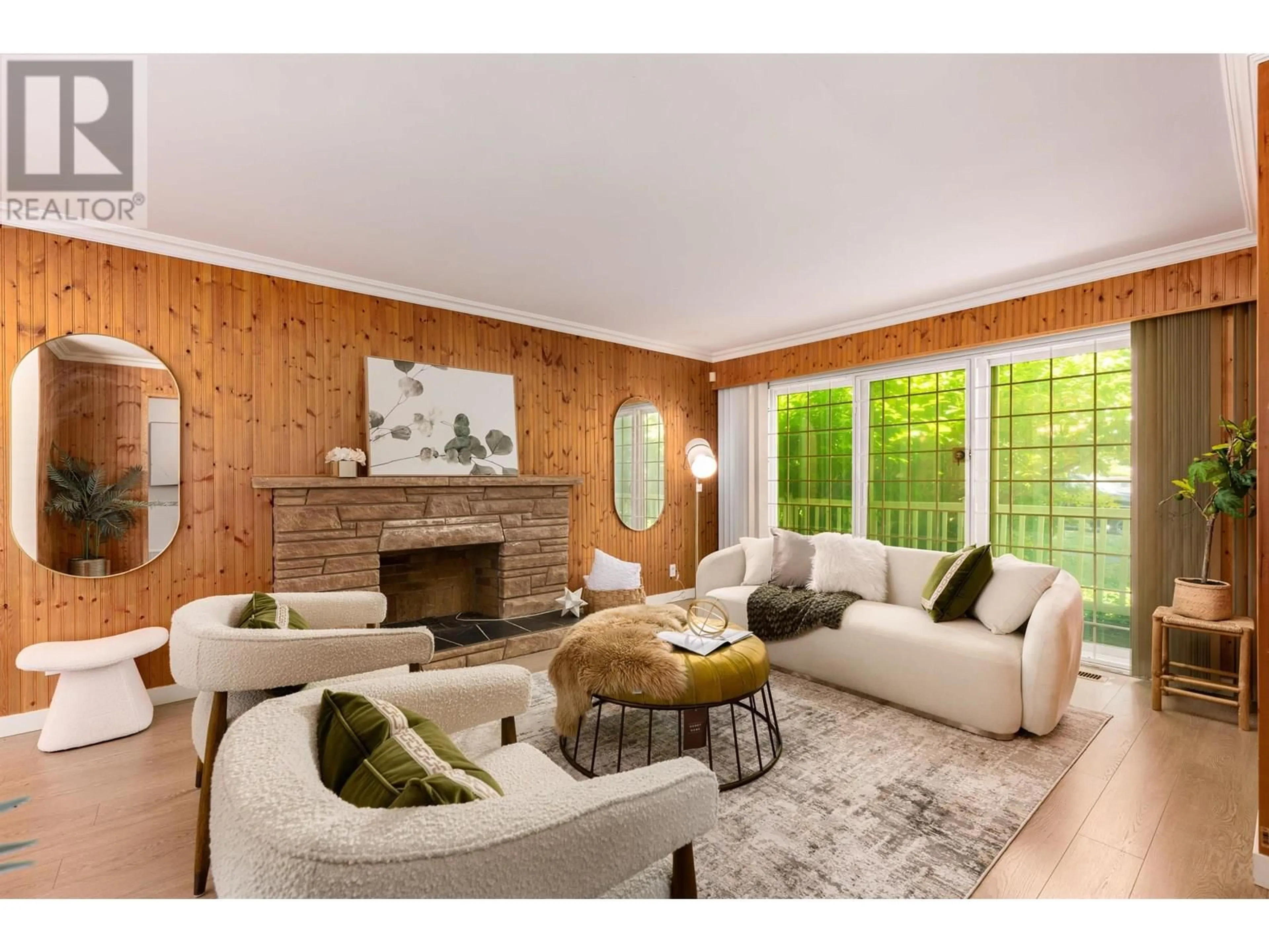 Living room with furniture, wood/laminate floor for 8119 CARTIER STREET, Vancouver British Columbia V6P4T6