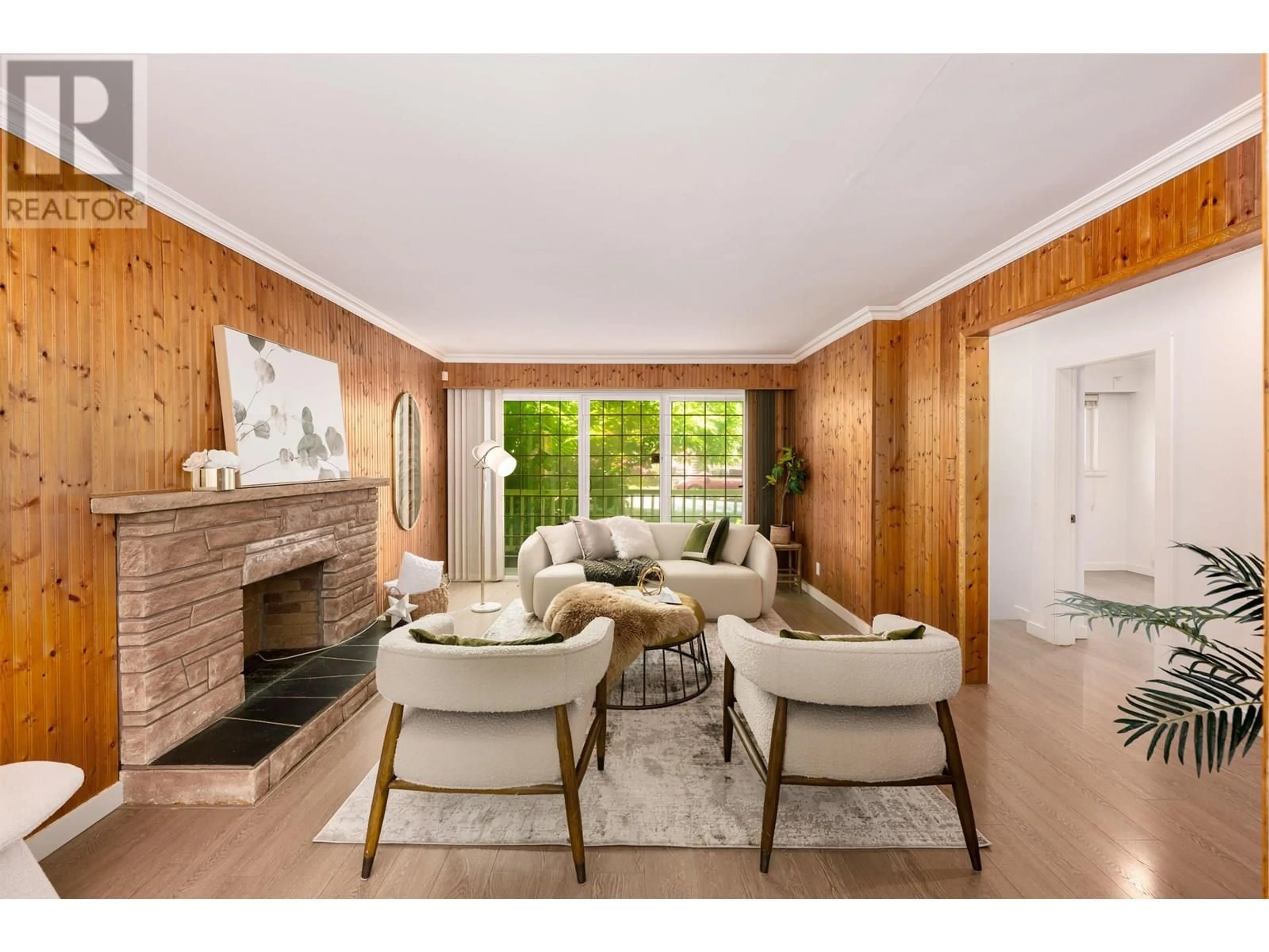 Living room with furniture, wood/laminate floor for 8119 CARTIER STREET, Vancouver British Columbia V6P4T6