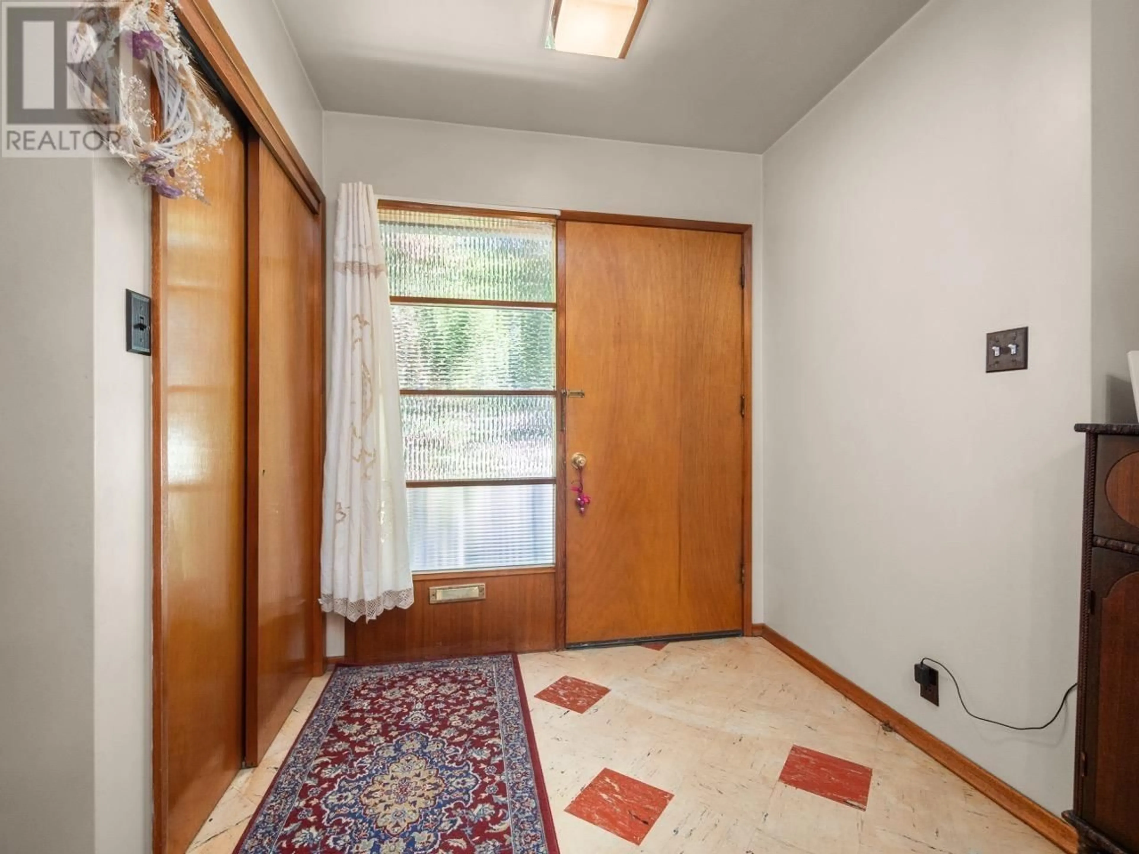 Indoor entryway for 1524 WILLIAM STREET, Vancouver British Columbia V5L2R2