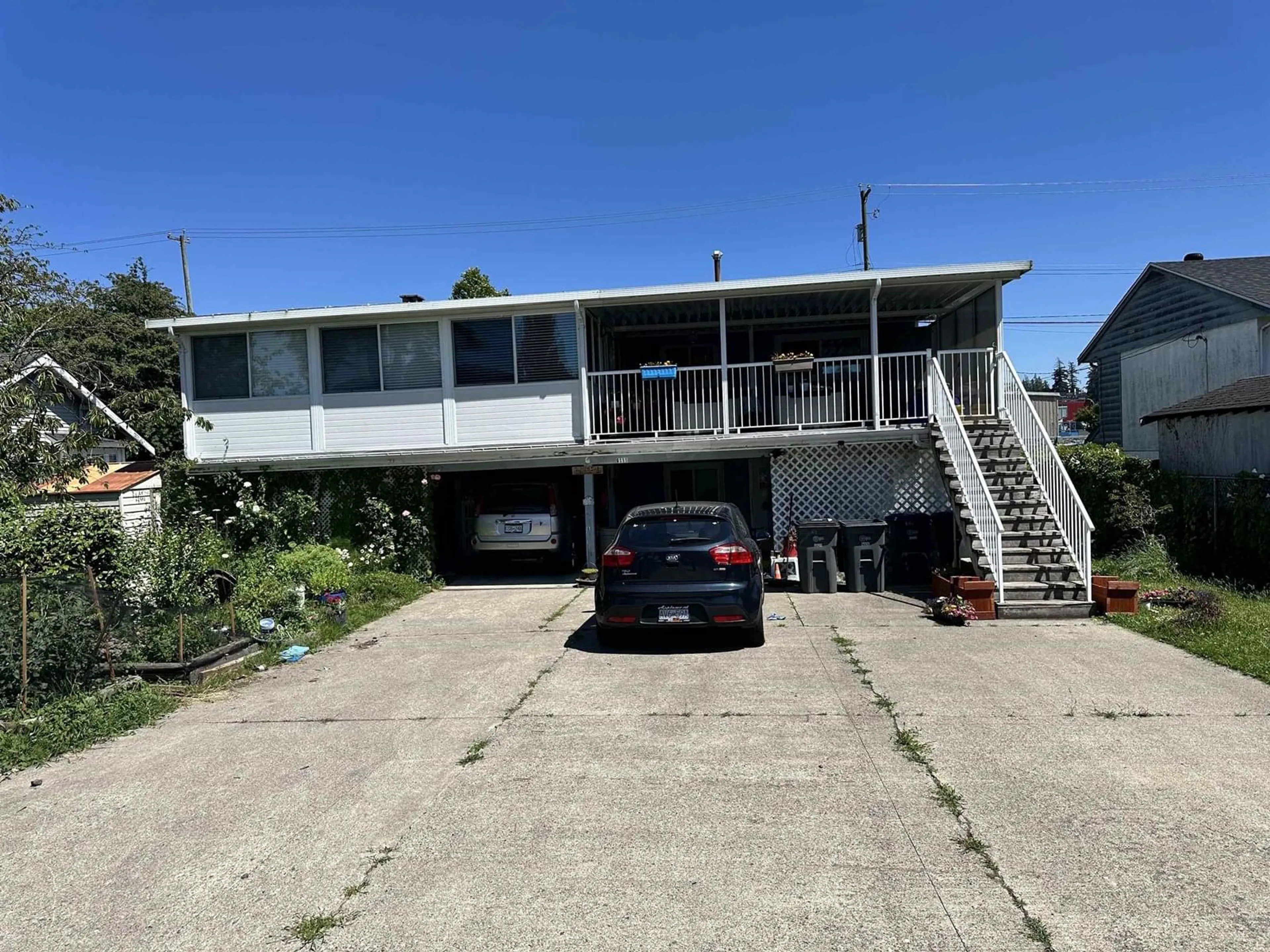 A pic from outside/outdoor area/front of a property/back of a property/a pic from drone, unknown for 6111 176, Surrey British Columbia V3S4E8