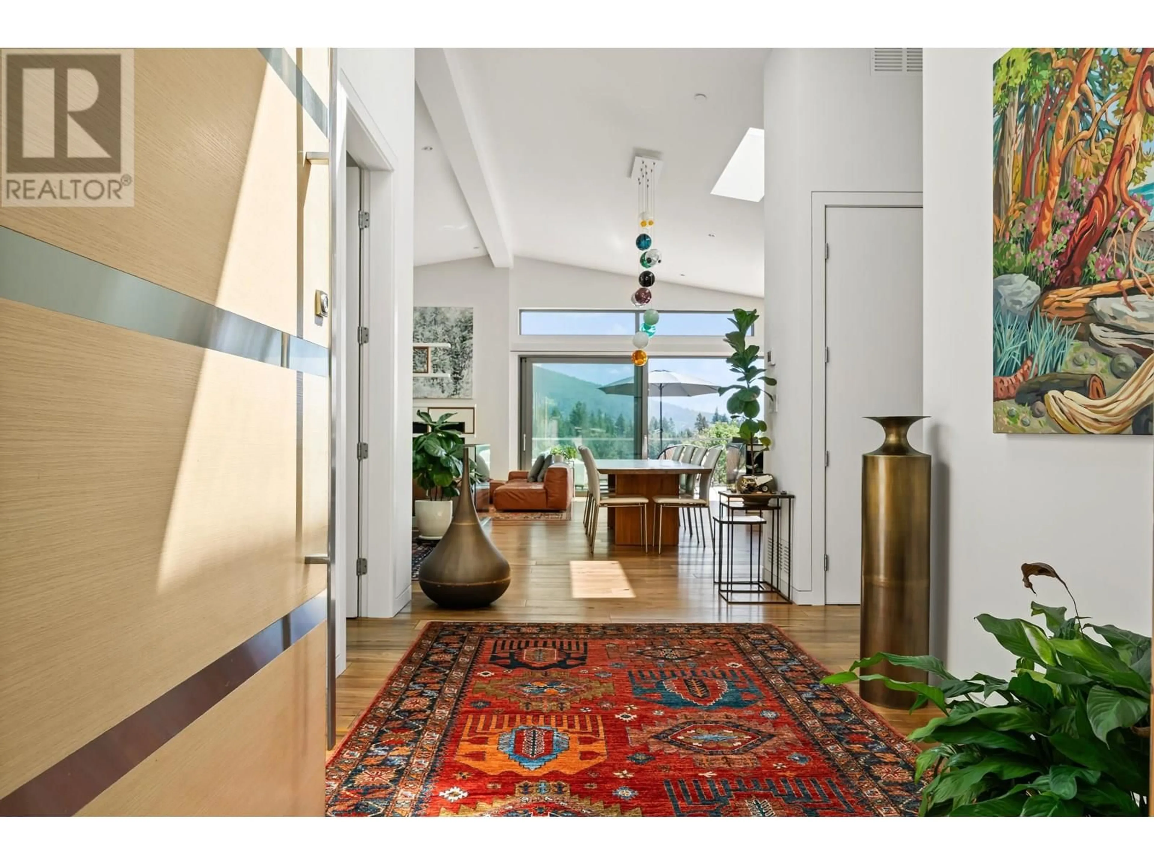 Indoor entryway for 98 BONNYMUIR DRIVE, West Vancouver British Columbia V7S1L2
