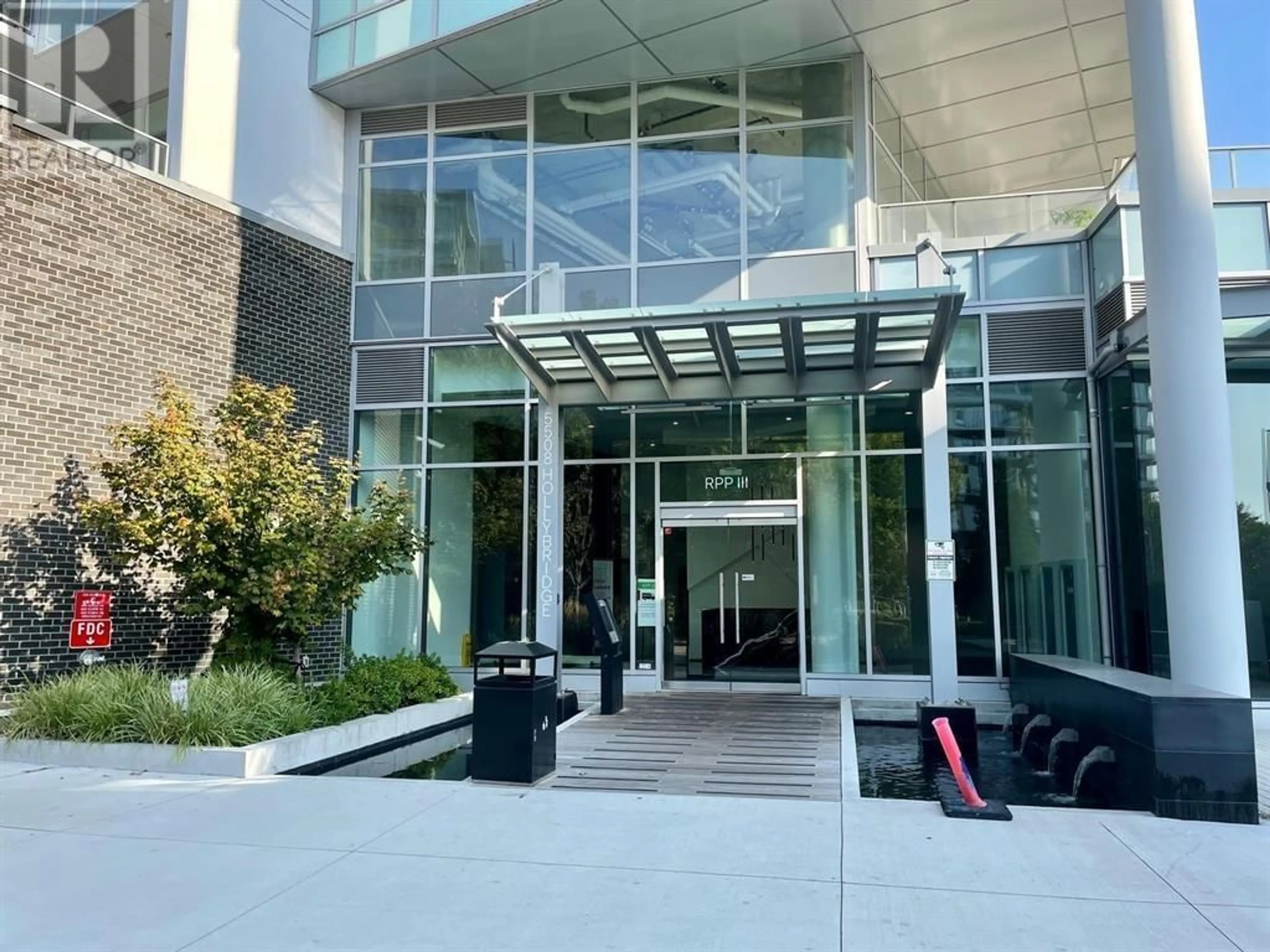 Indoor foyer for 604 - 5508 HOLLYBRIDGE WAY, Richmond British Columbia V7C0C7